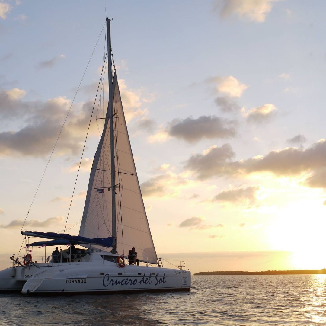 “FULL DAY PRIVATE CHARTER (SEA TOUR + DEEP SEA FISHING) (UP TO 4 PAX)“ Tour, Jardines del Rey, Ciego de Ávila, Cuba.