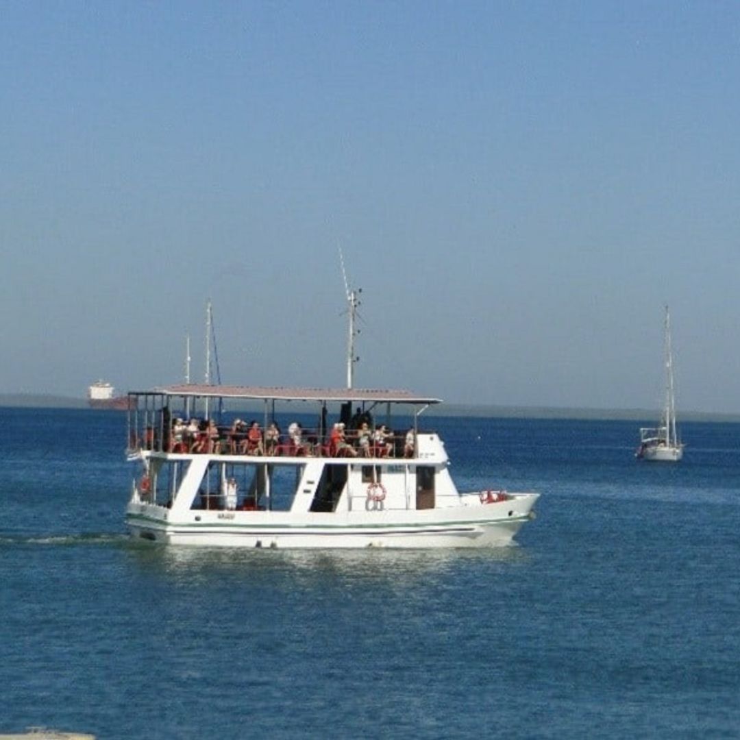 "BOAT RIDE IN THE BAY OF CIENFUEGOS + OPEN BAR" Tour, Cienfuegos, Cuba.