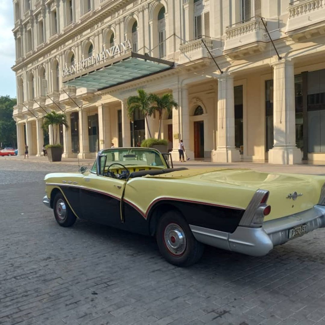 "OLD HAVANA IN AMERICAN CONVERTIBLE CLASSIC CARS (OPEN TOP)" Private Tour