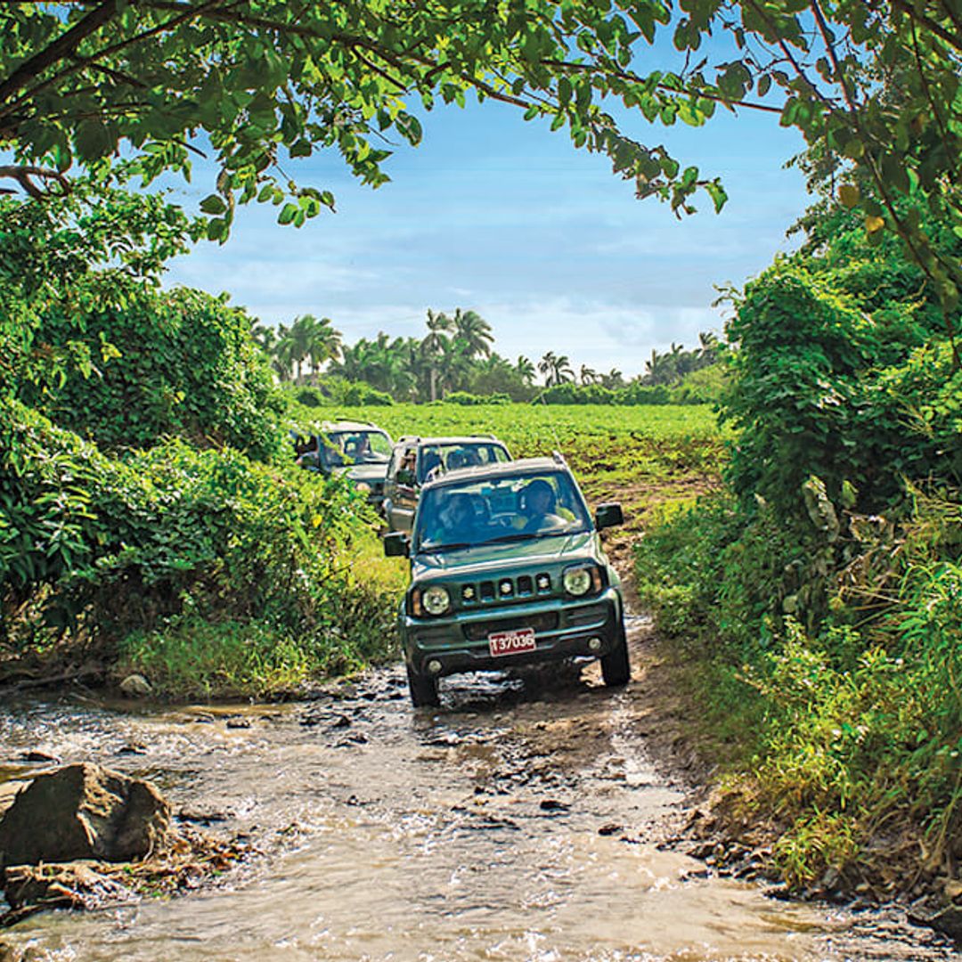 Jeep Safari "DEL CARIBE A LA SIERRA", Santiago de Cuba, Cuba.