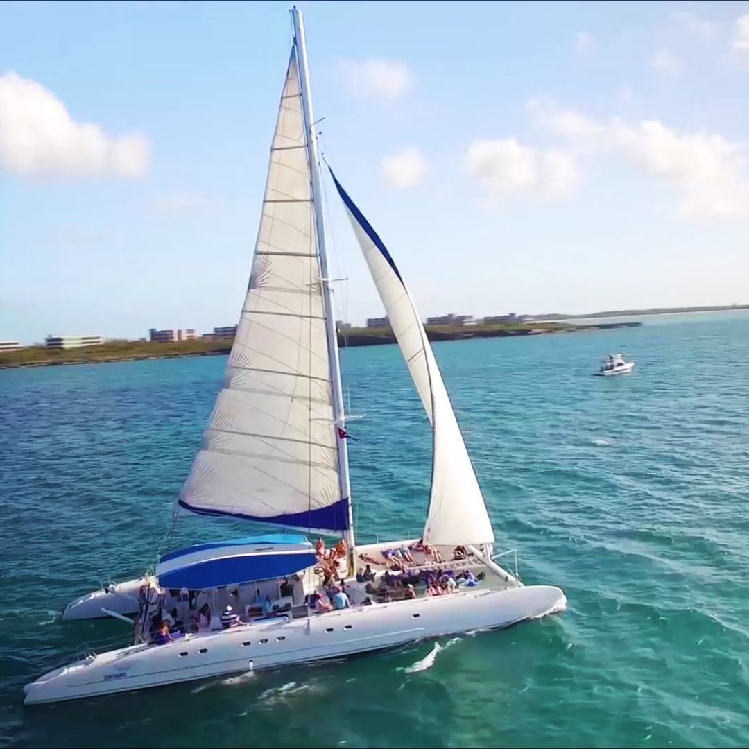 "EXCLUSIVE CATAMARAN (HALF DAY)" Tour, Cayo Santa María, Villa Clara, Cuba.