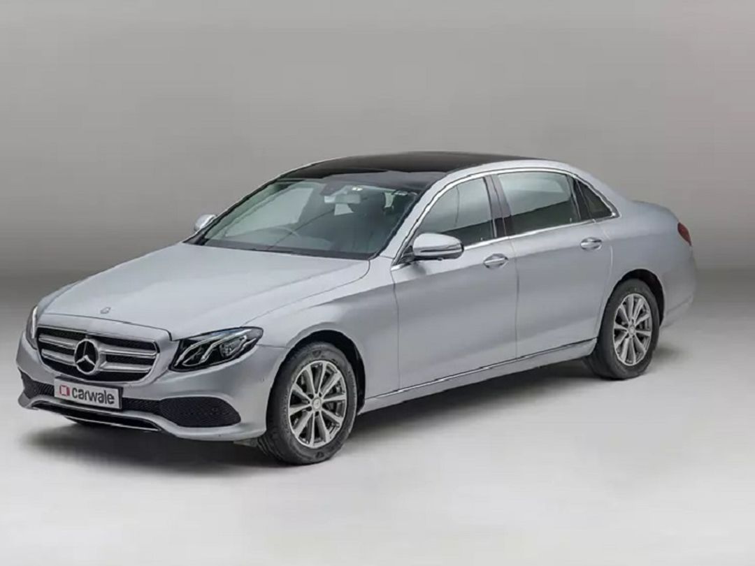 MERCEDES BENZ E 200 angular front exterior view