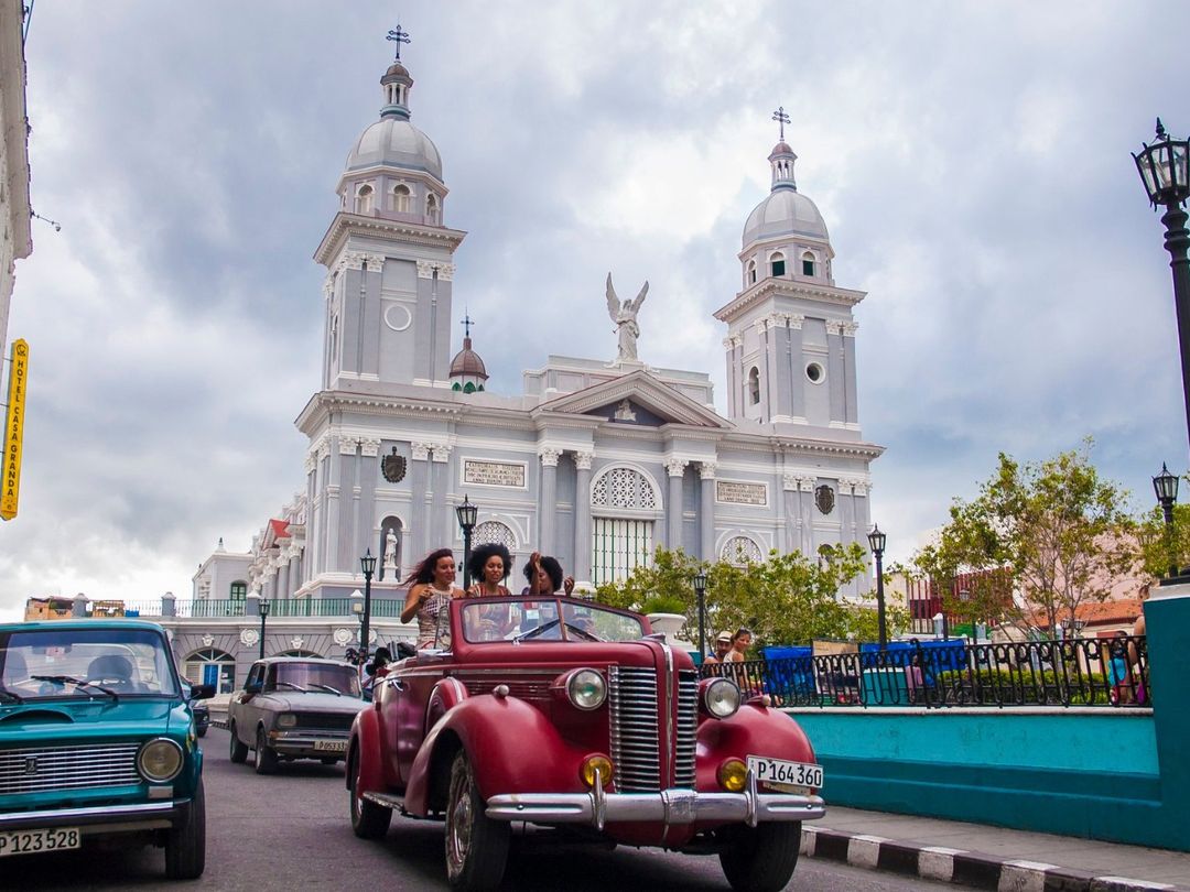 PANORAMIC CITY TOUR OF SANTIAGO DE CUBA IN OLD CARS" Tour
