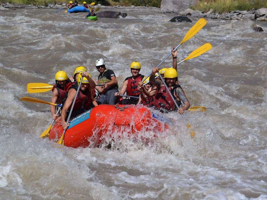 “RAFTING IN CAJÓN DEL MAIPO + BARBECUE” Tour, Chile.
