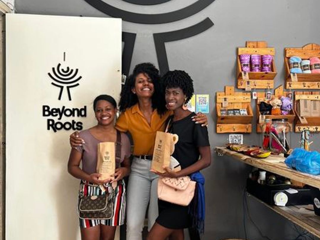 “MEET LAS JEFAZAS AT BEYOND ROOTS” Tour