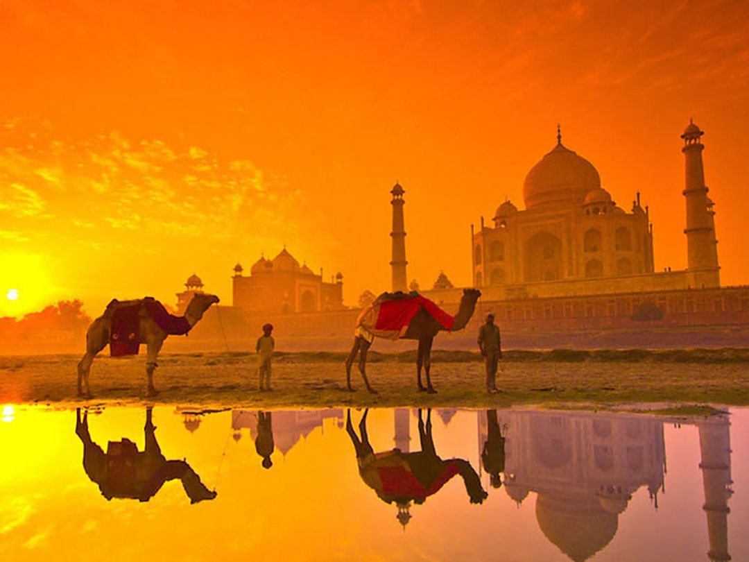 Taj Mahal Sunrise panoramic view, Agra,Uttar Pradesh, India.