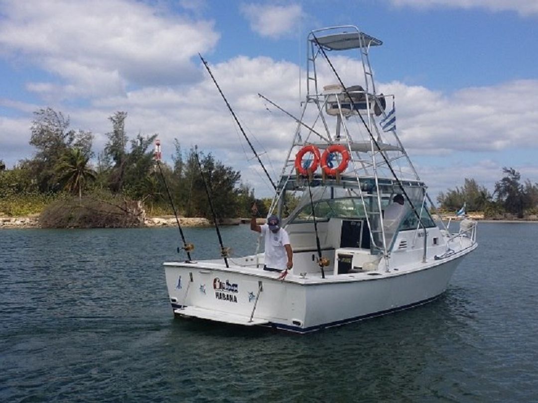 "BOAT RIDE ALONG HAVANA'S COASTLINE" Tour (From Marina Marlin Tarará)