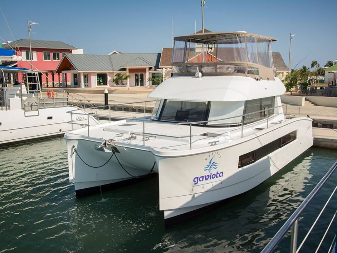 Life on Board in Catamaran "Fountaine Pajot MY 37"