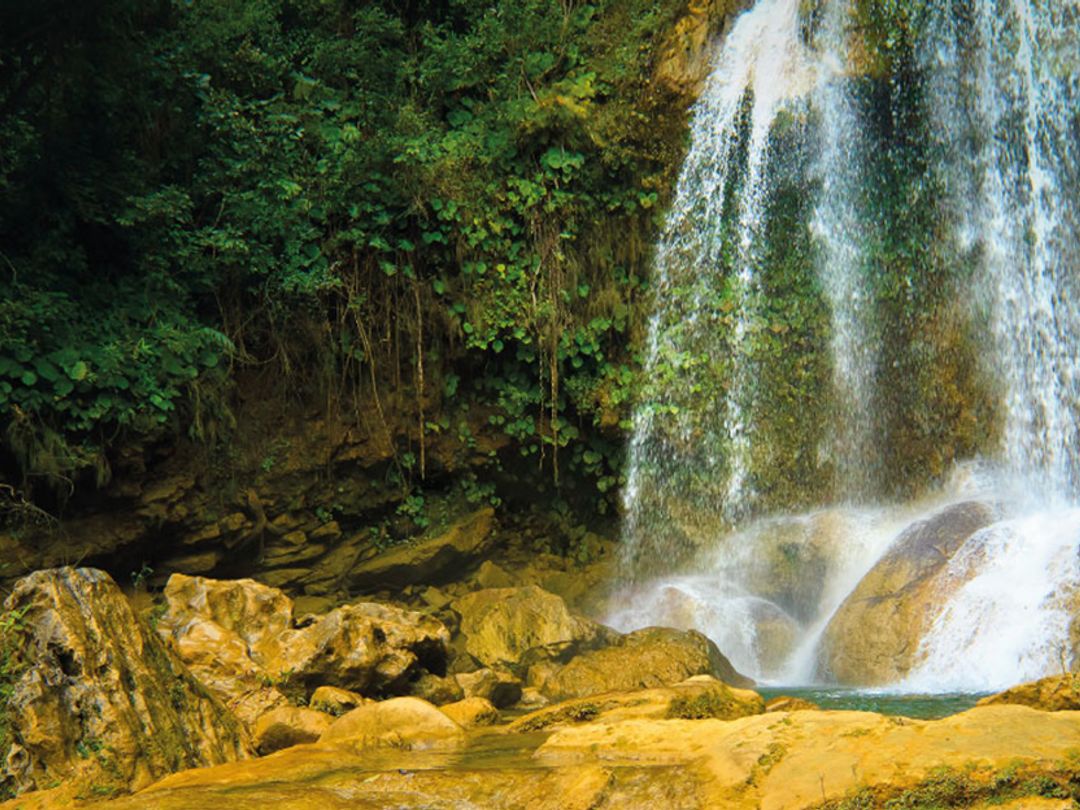Tour "VOYAGE À SOROA EN VOITURES AMÉRICAINES CLASSIQUES"