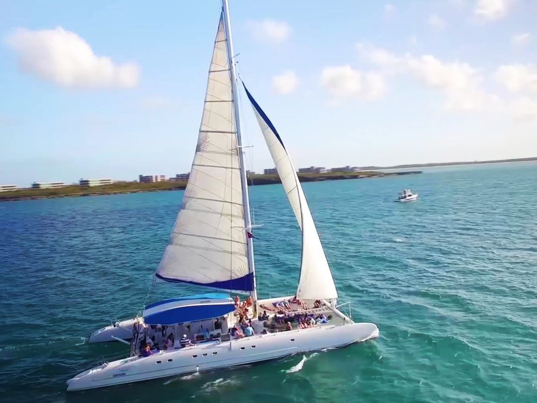"EXCLUSIVE CATAMARAN (HALF DAY)" Tour, Cayo Santa María, Villa Clara, Cuba.