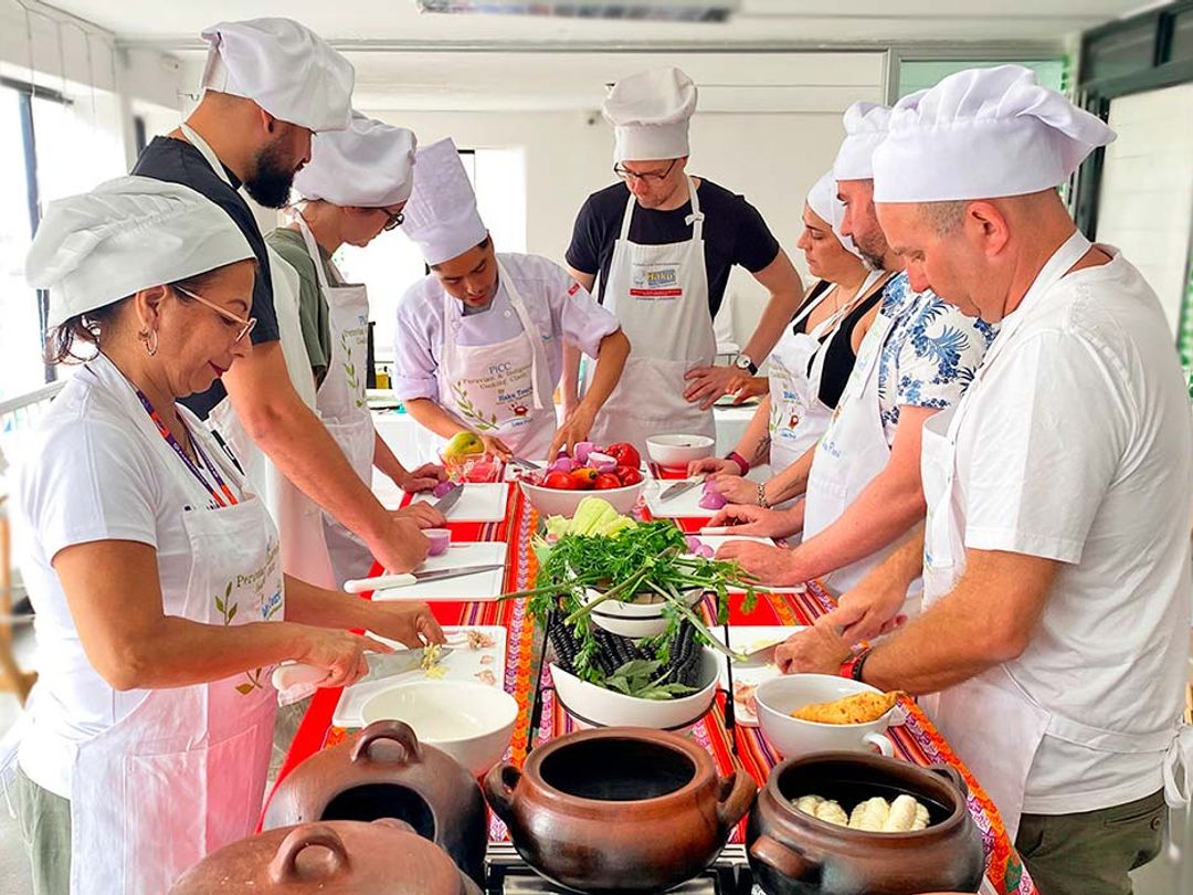 “PERUVIAN COOKING CLASS AND LOCAL MARKET“ Tour (WITH EXOTIC FRUIT TASTING)