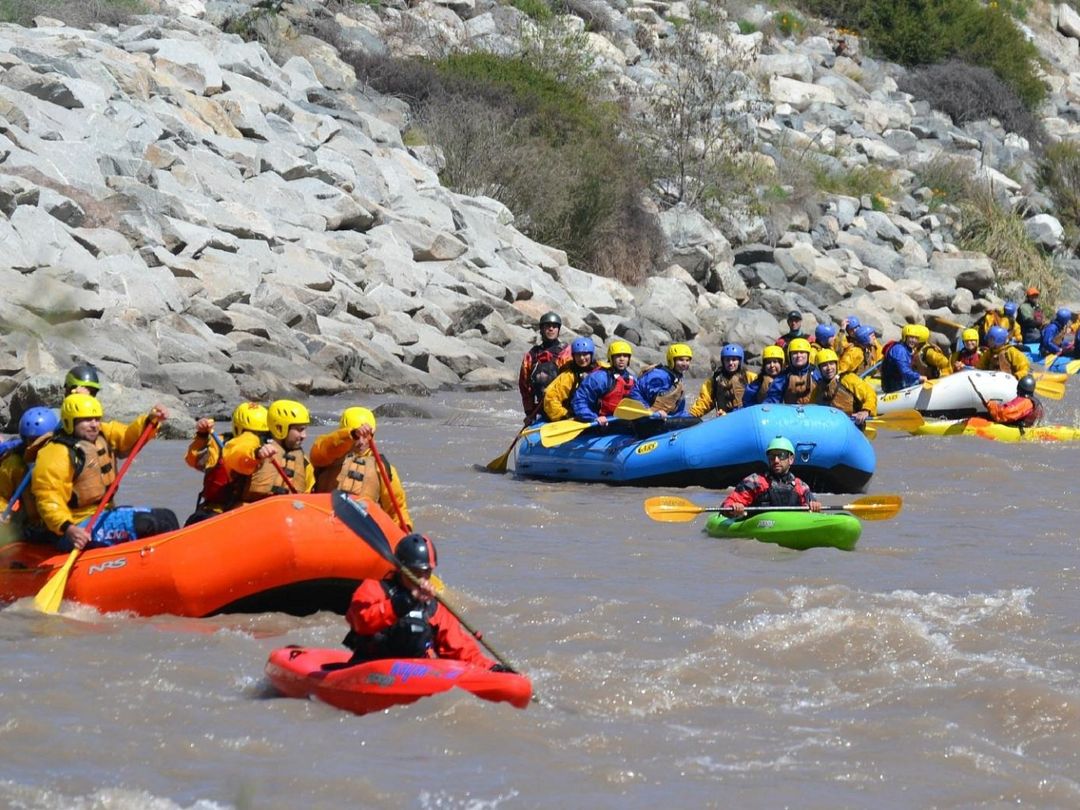 “RAFTING IN CAJÓN DEL MAIPO + SNACK” Tour, Chile.
