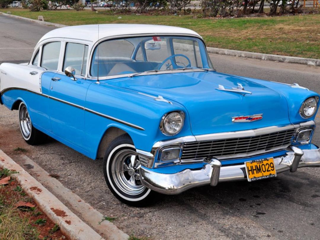 "Guamá - Punta Perdiz" Private Tour in American Classic Cars
