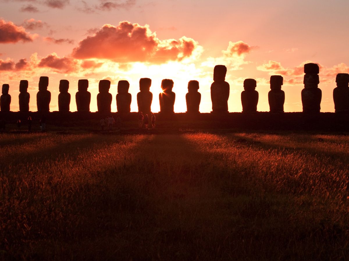 SUNRISE AT AHU TONGARIKI Tour Departure From ISLA DE PASCUA Rapa sunrise-at-ahu-tongariki-tour-departure-from-isla-de-pascua-rapa