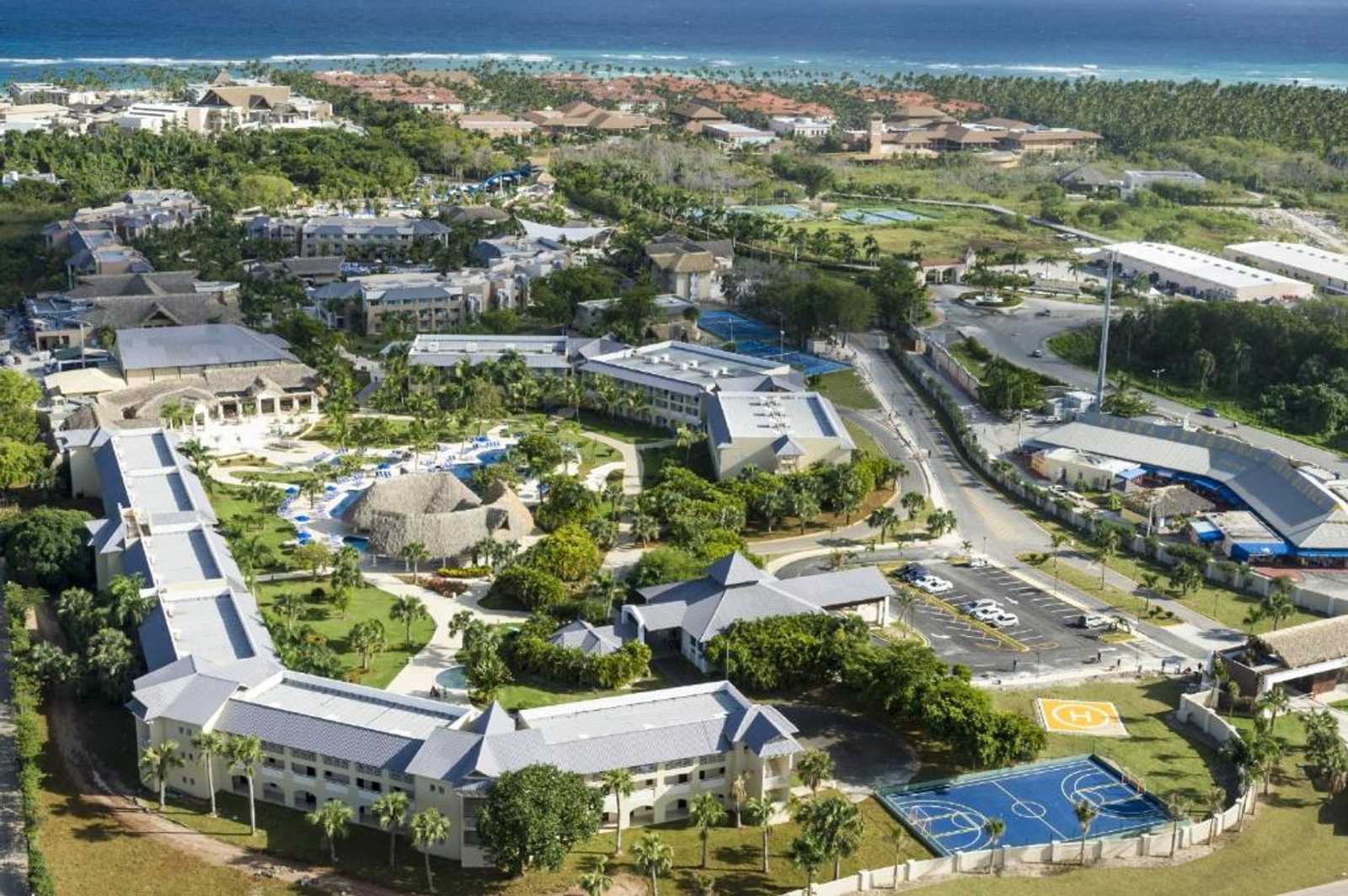 ROYALTON SPLASH PUNTA CANA Hotel (All Inclusive Package 8 days / 7 nights + Flights + Meals and Beverages + Transfers + Taxes)