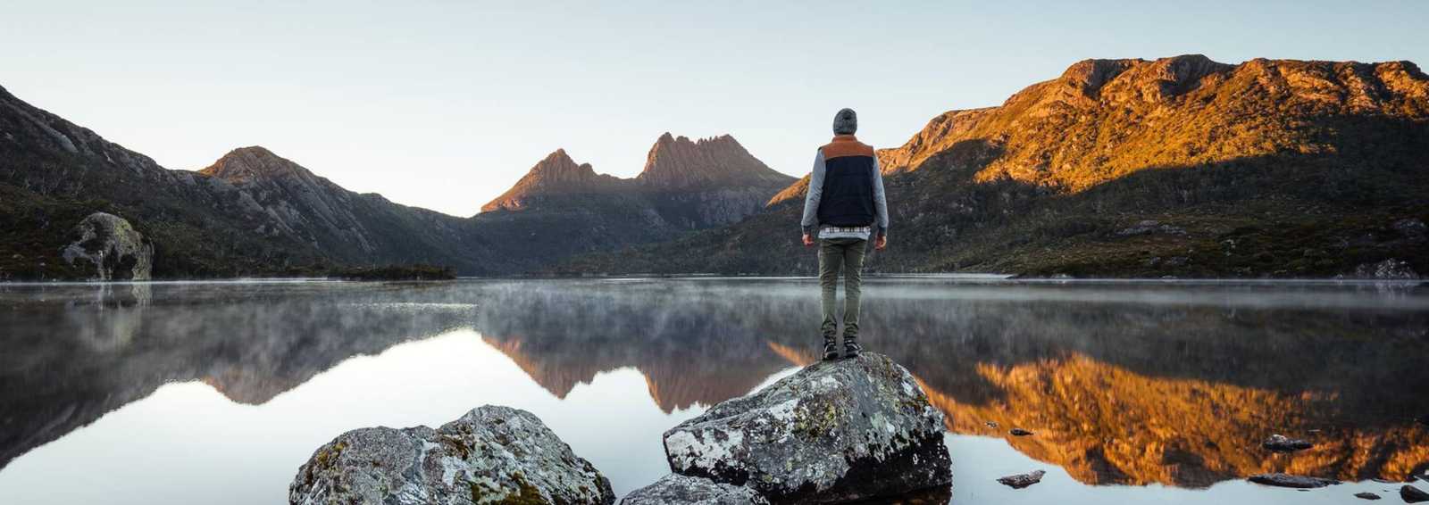 The Cradle Mountain National Park is undoubtedly the most famous park in Tasmania, declared a UNESCO World Heritage Site. TASMANIA LANDSCAPES IN THE BACKPACK Group Tour
