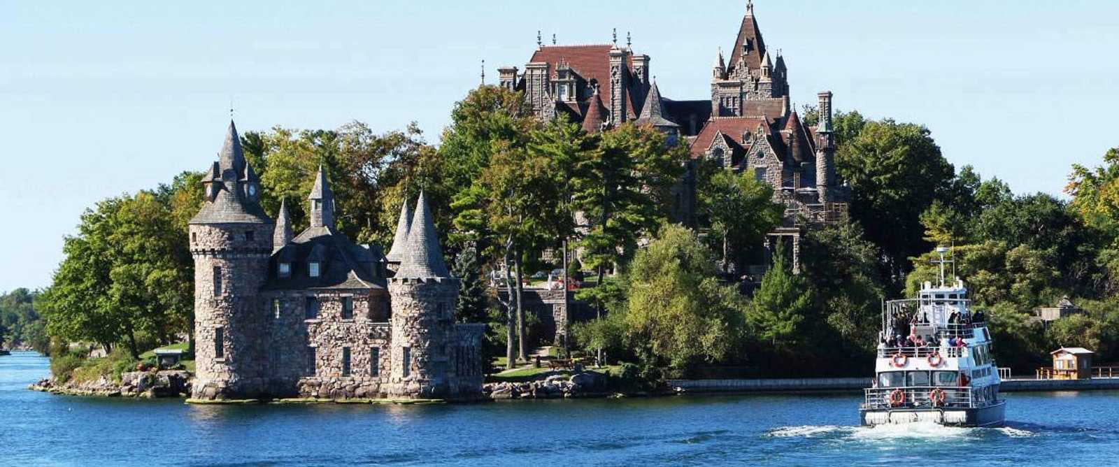 Thousand Islands boat cruise, THOUSAND ISLANDS, Ontario province, Canada.