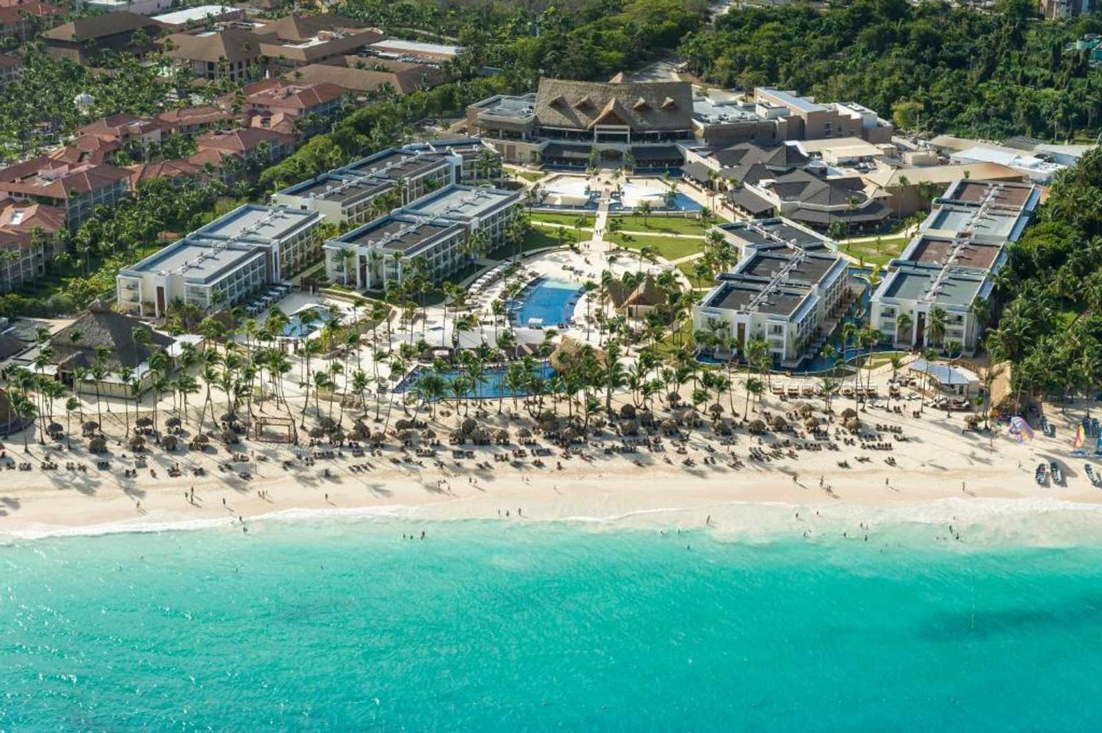 ROYALTON PUNTA CANA Hotel (All Inclusive Package 8 days / 7 nights + Flights + Meals and Beverages + Transfers + Taxes)