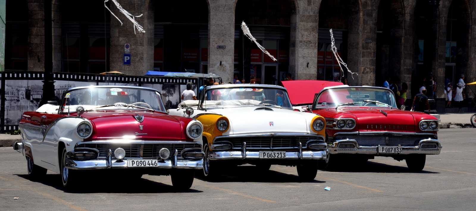 American classic cars in Havana old city