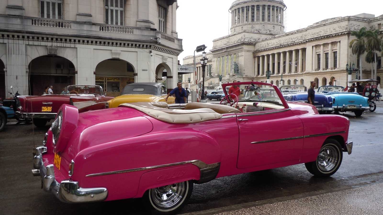 American classic cars in Havana old city