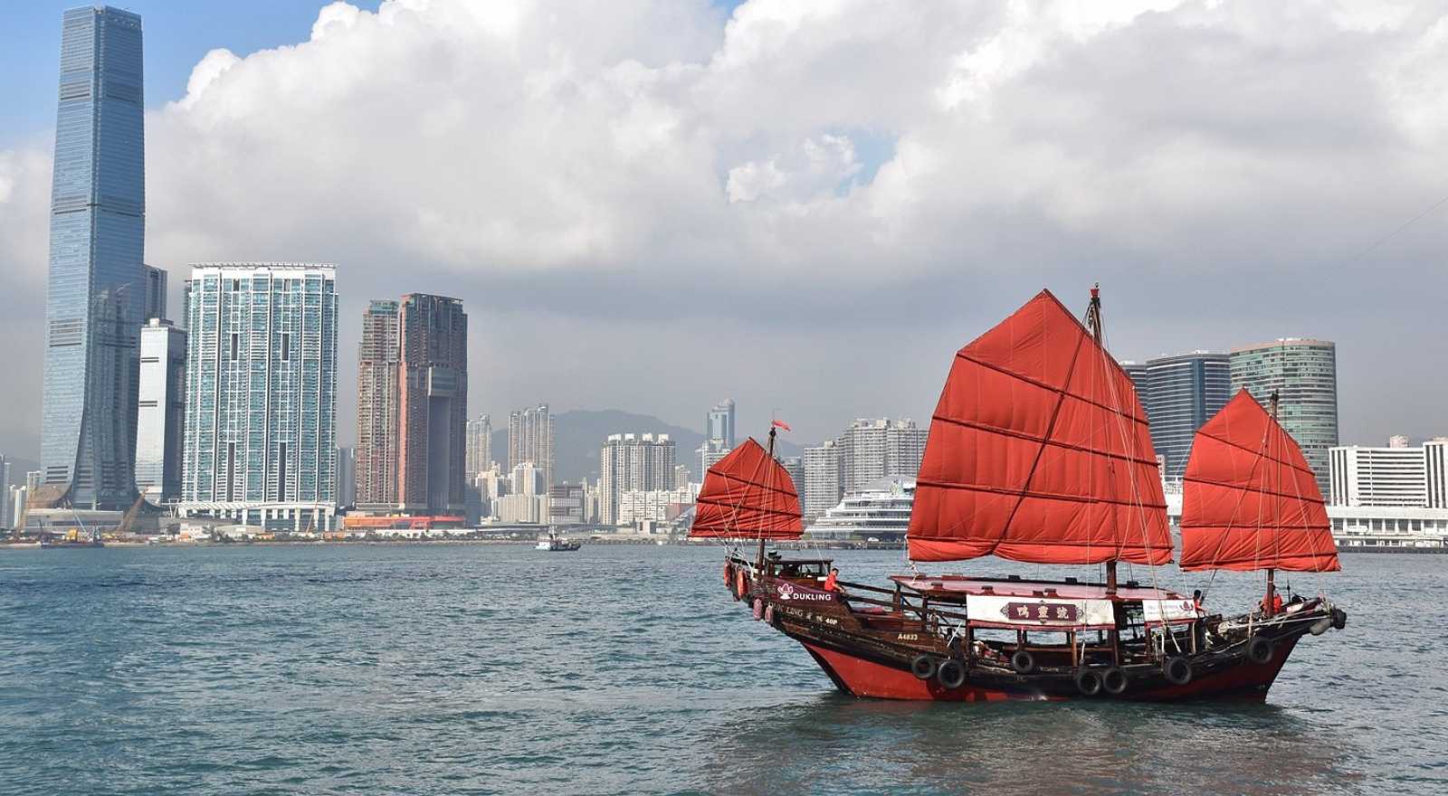 Junk boat tour in Victoria harbour, HONG KONG, Hong Kong (Xianggang) Special administrative region (香港特别行政区), China.