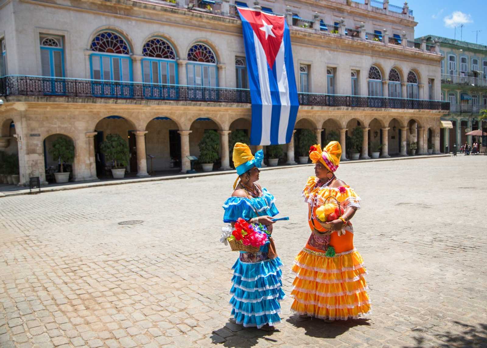 CUBA TRADICIONAL EM CARRO CLÁSSICO AMERICANO Tour Privado.