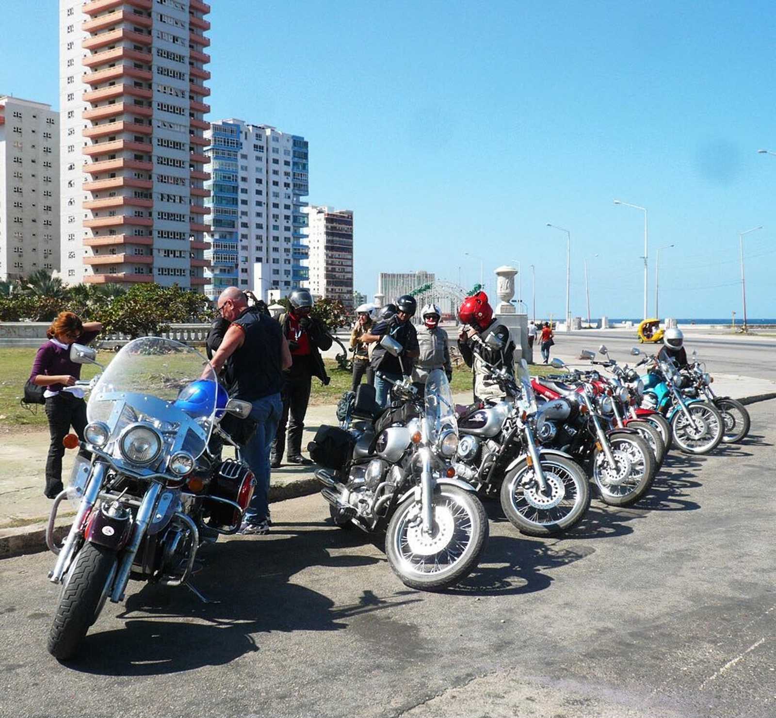 PANORAMIC MOTORCYCLE TOUR OF HAVANA + LUNCH