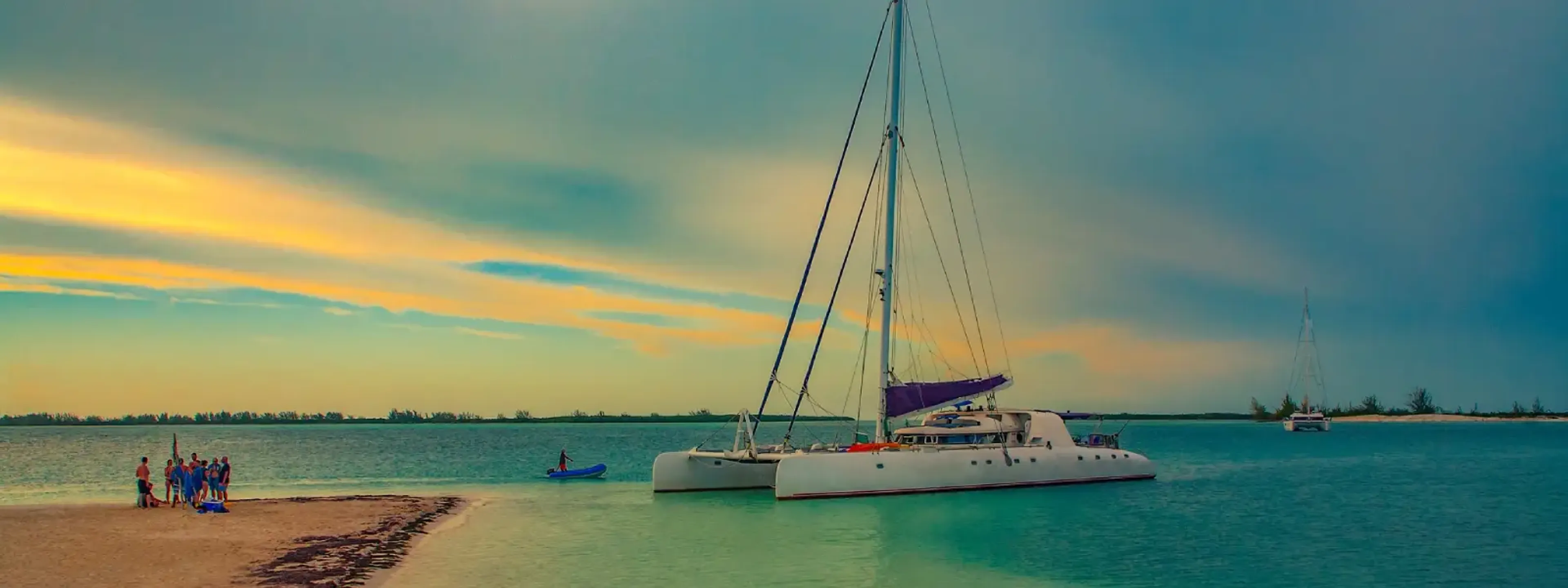 Catamaran moored off Cayo Blanco