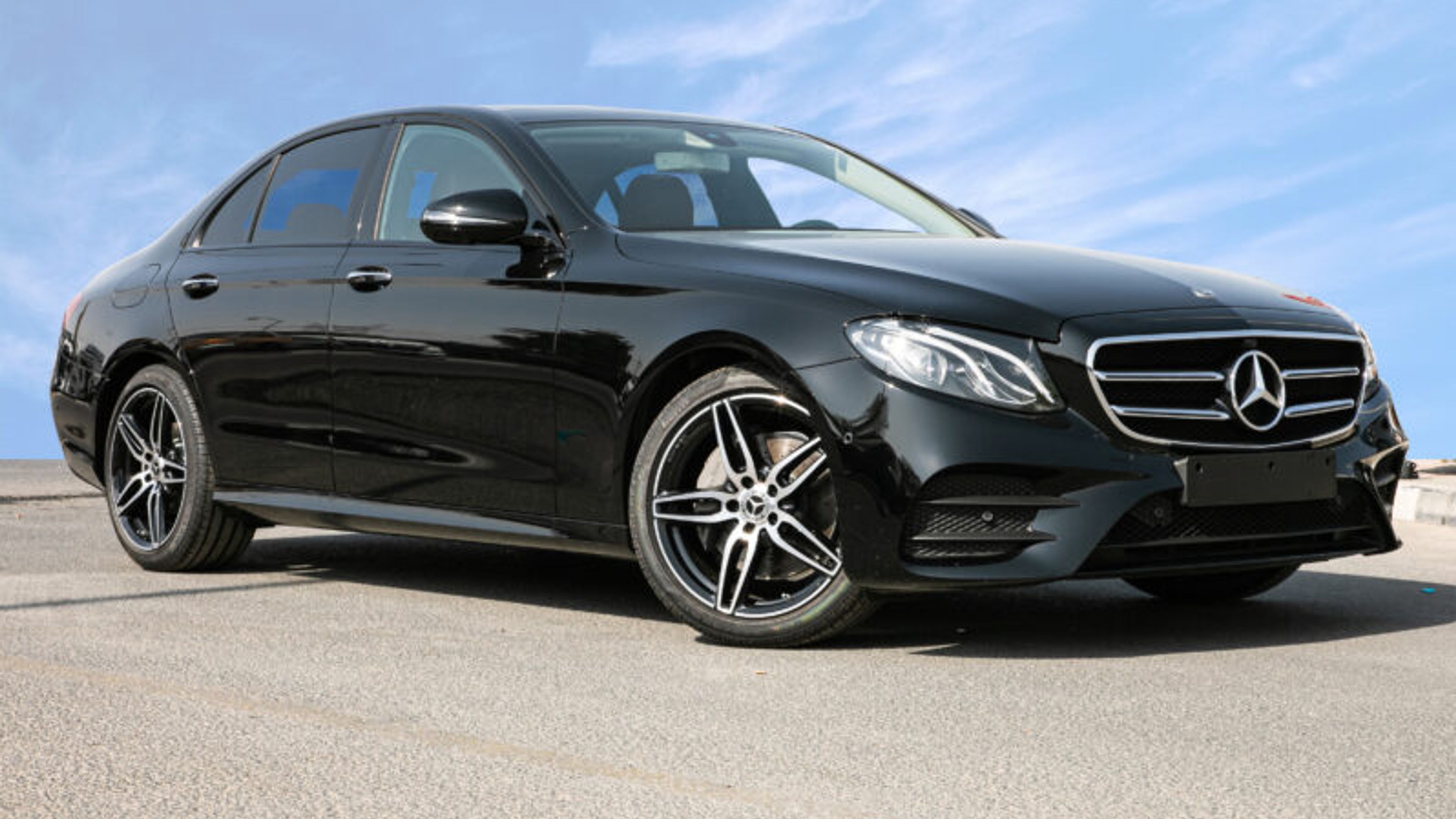 MERCEDES-BENZ E 200 (OR - 001)