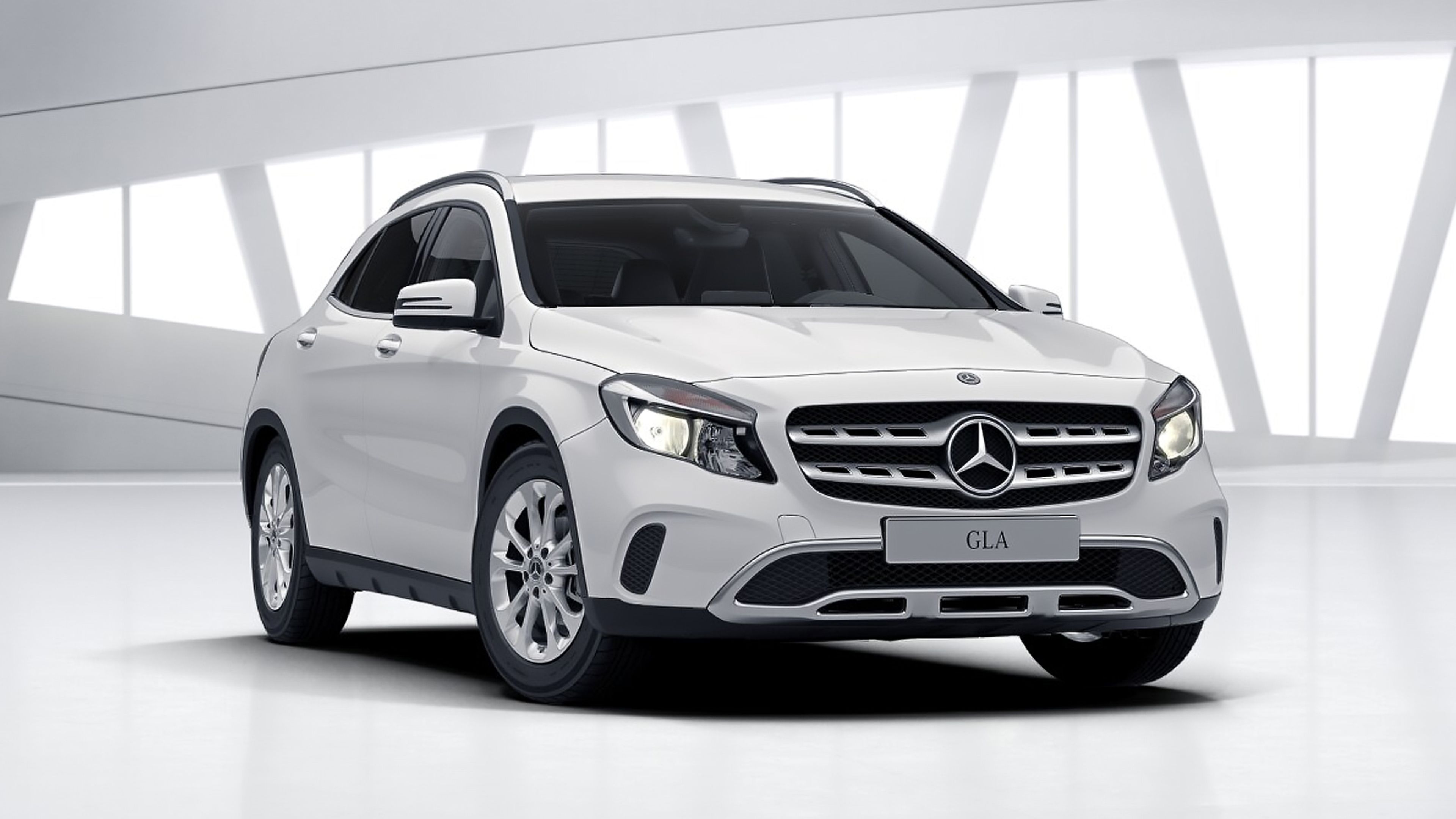 MERCEDES-BENZ GLA 180 (OR - 002)