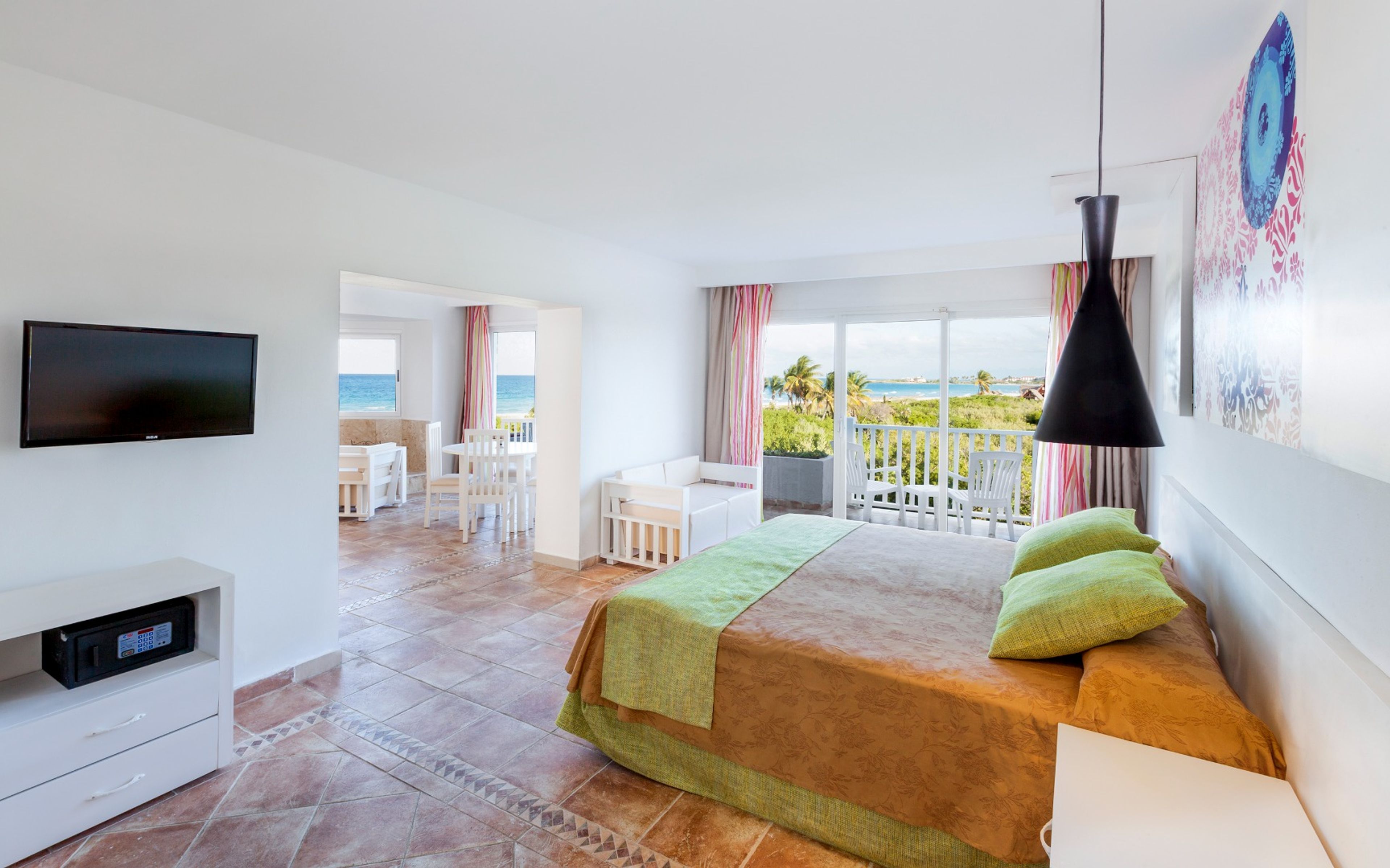 SUITE Room