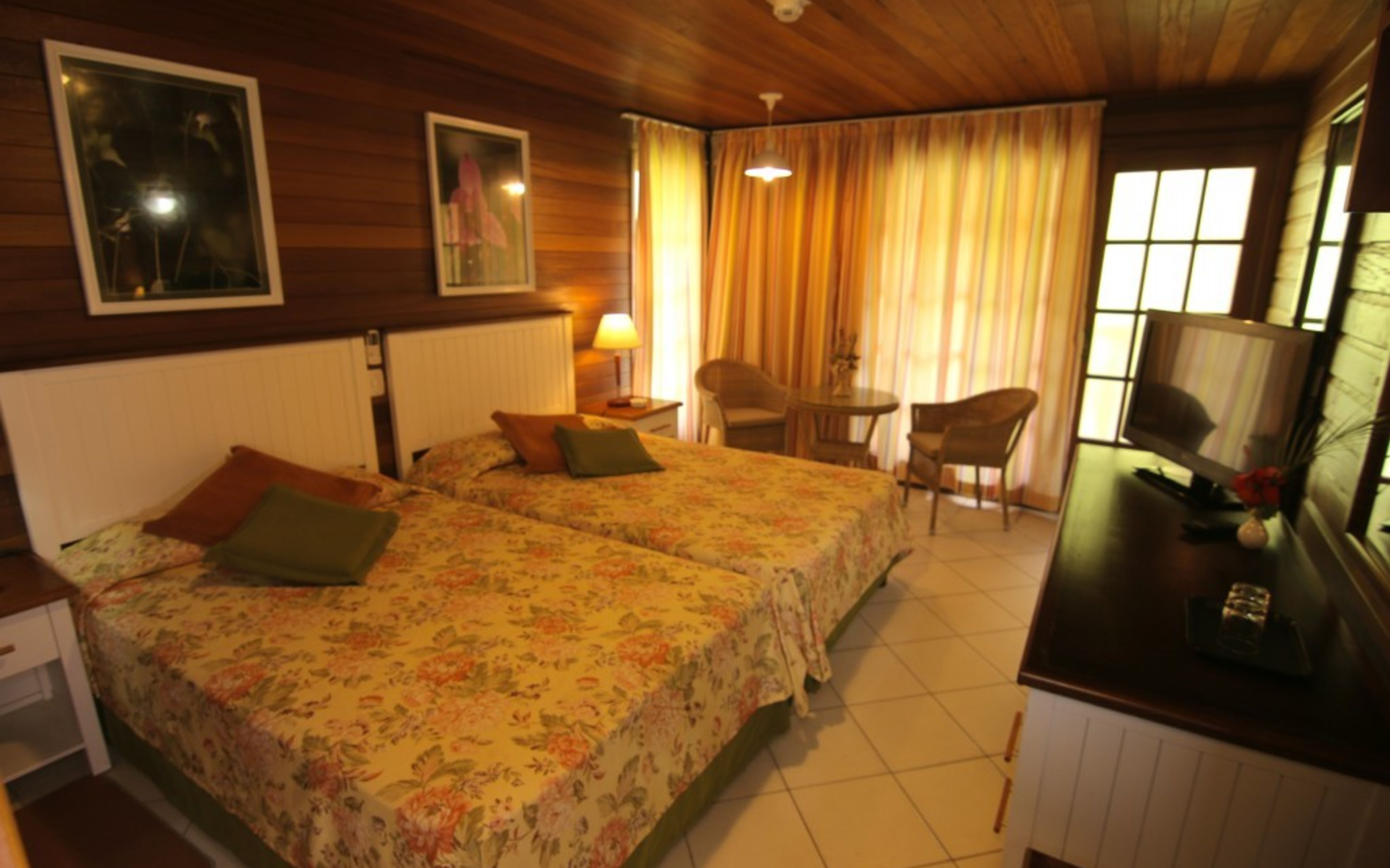 Bungalow Room