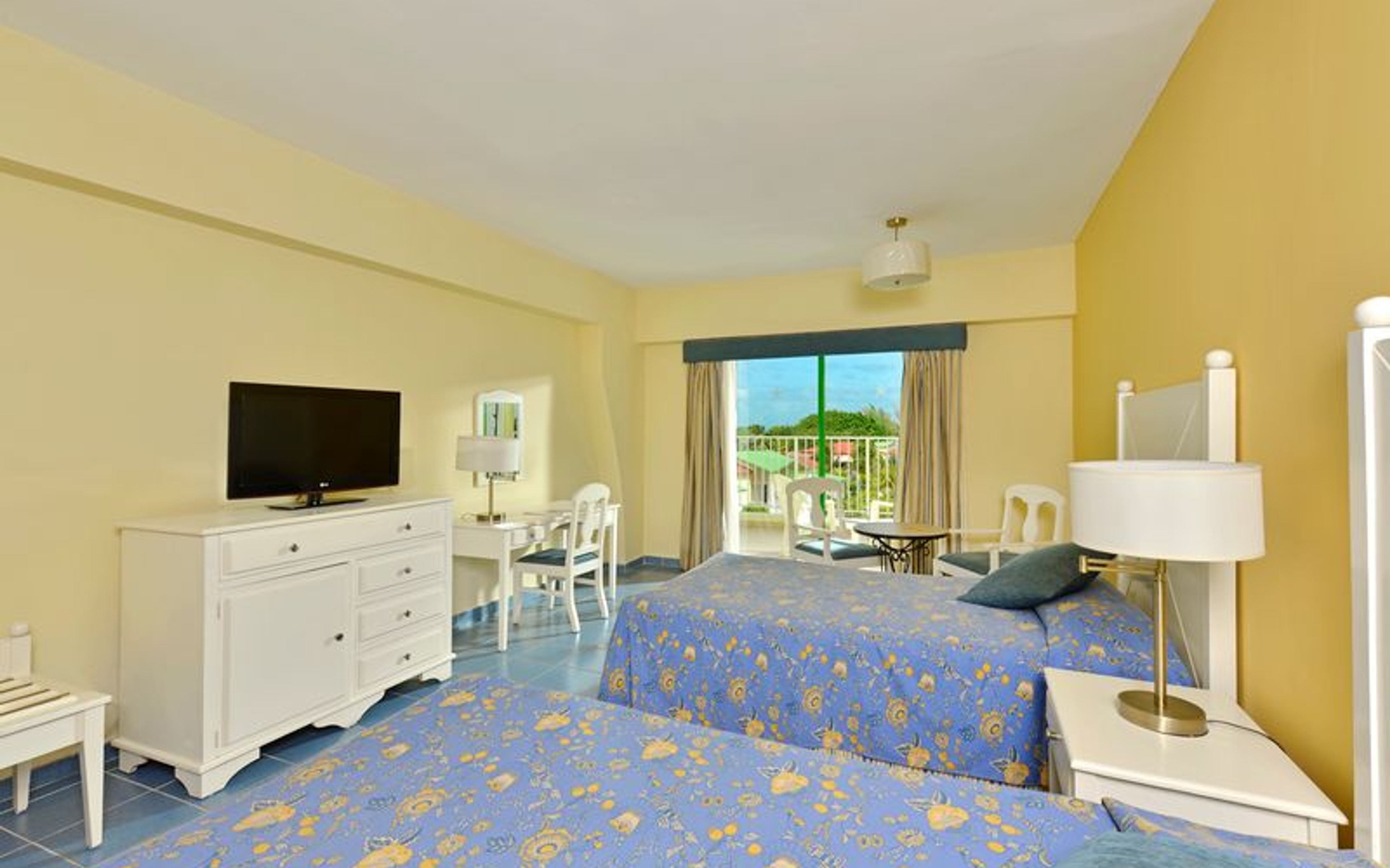 Habitación ESTÁNDAR CON VISTA AL JARDÍN