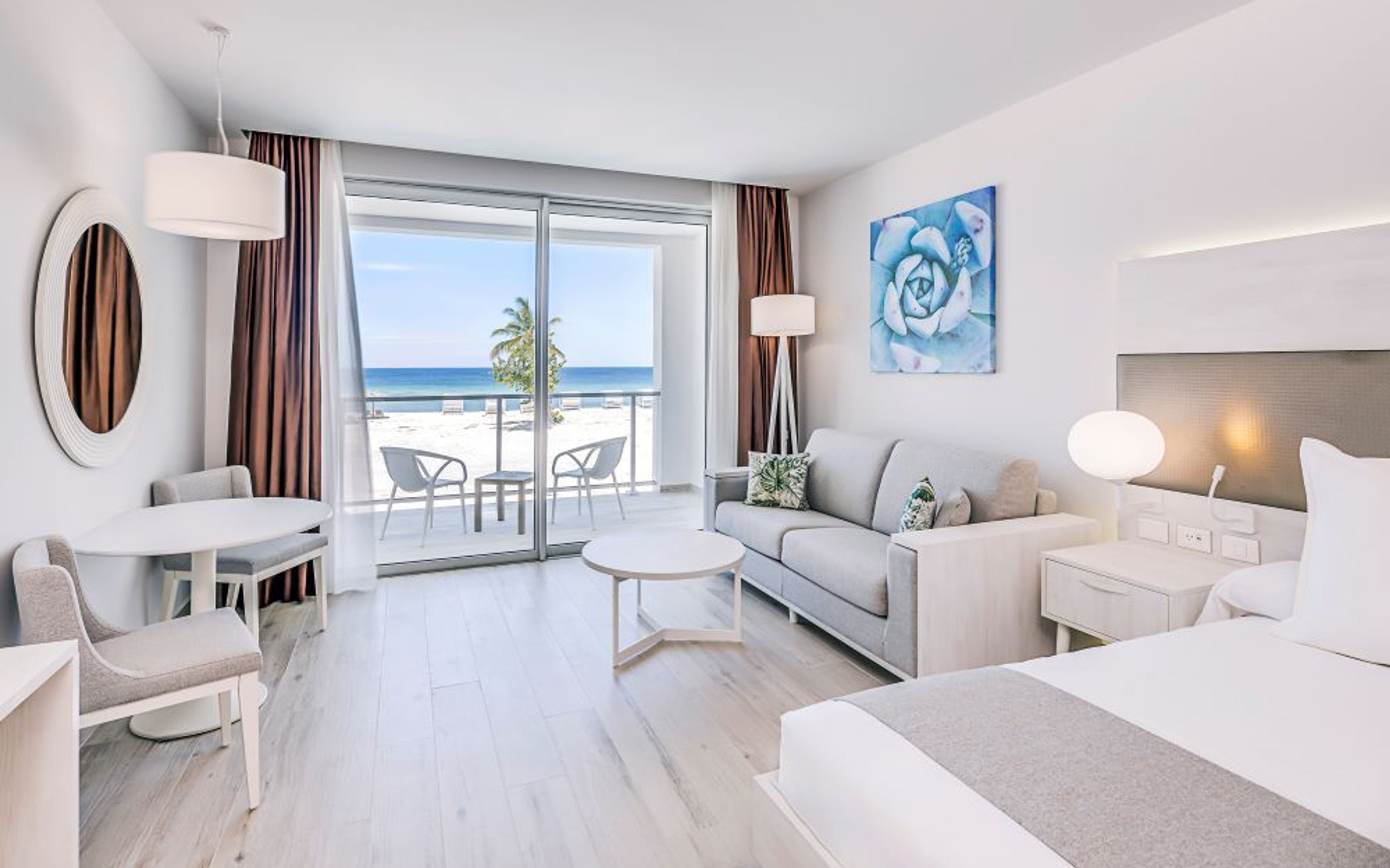Chambre THE LEVEL ROMANCE JUNIOR SUITE VUE MER