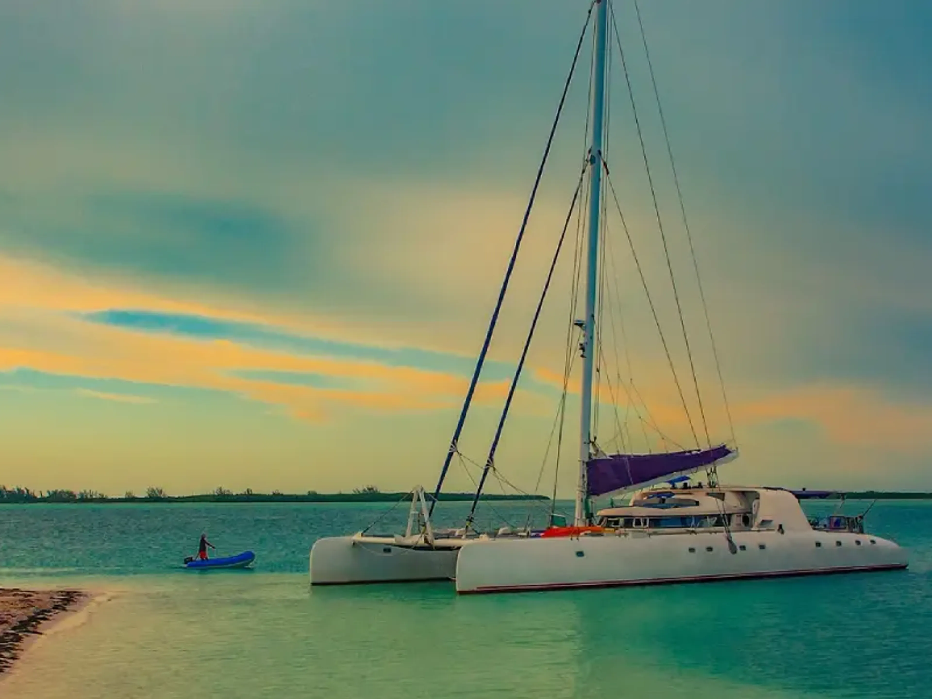 Catamaran moored off Cayo Blanco