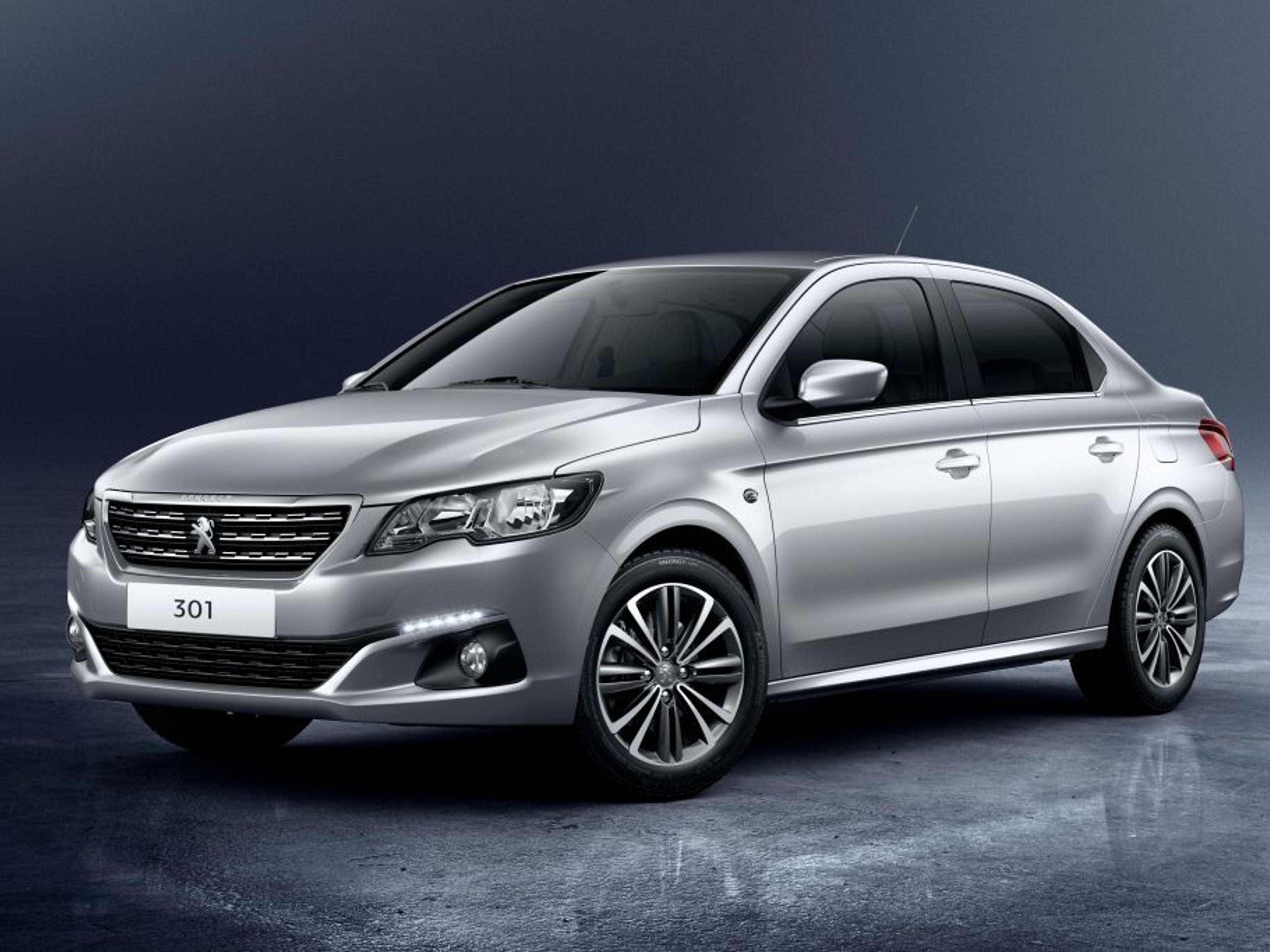 undefinedPEUGEOT 301 angular front exterior view
