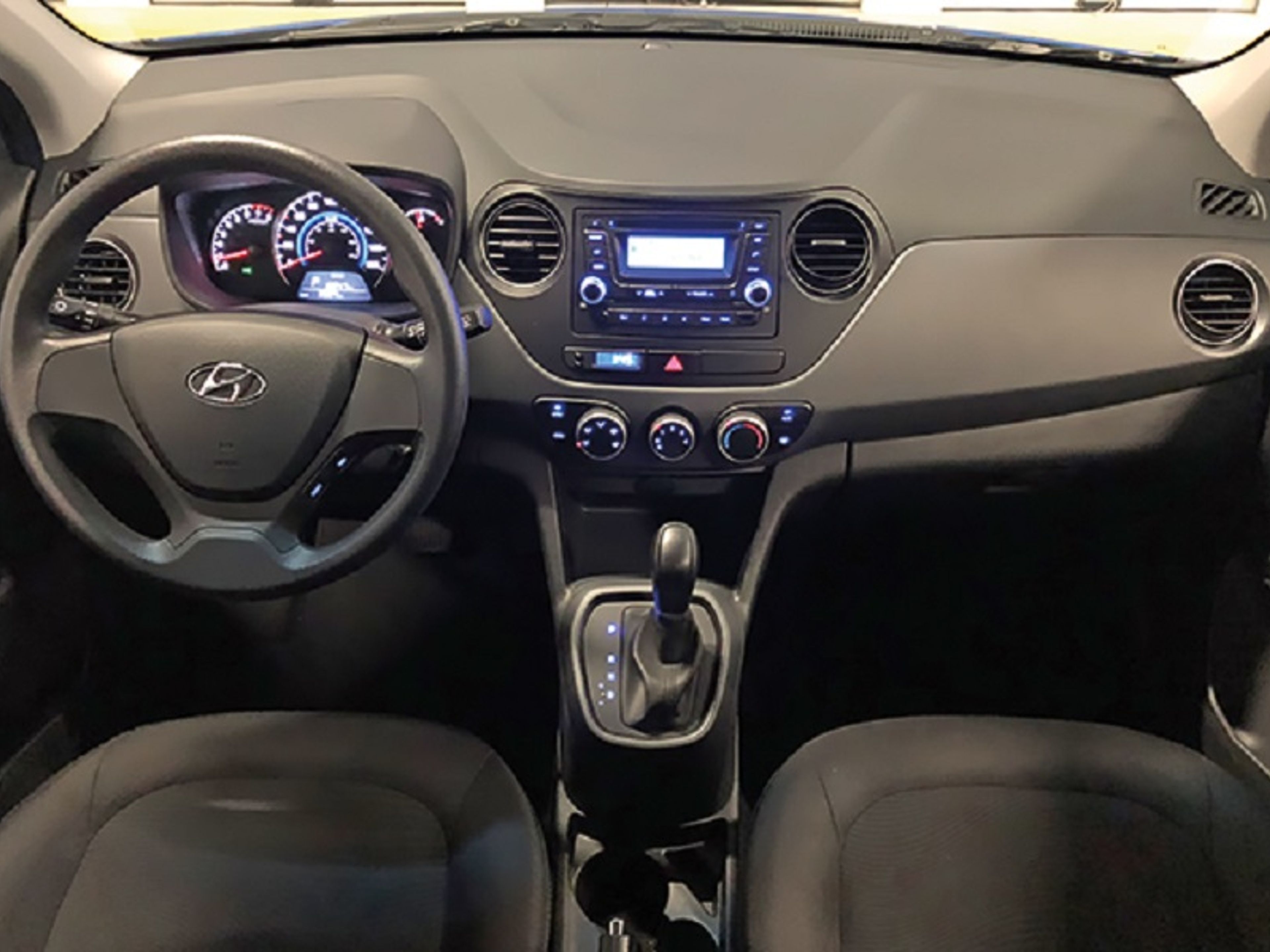 undefinedHYUNDAI GRAND I 10 interior view
