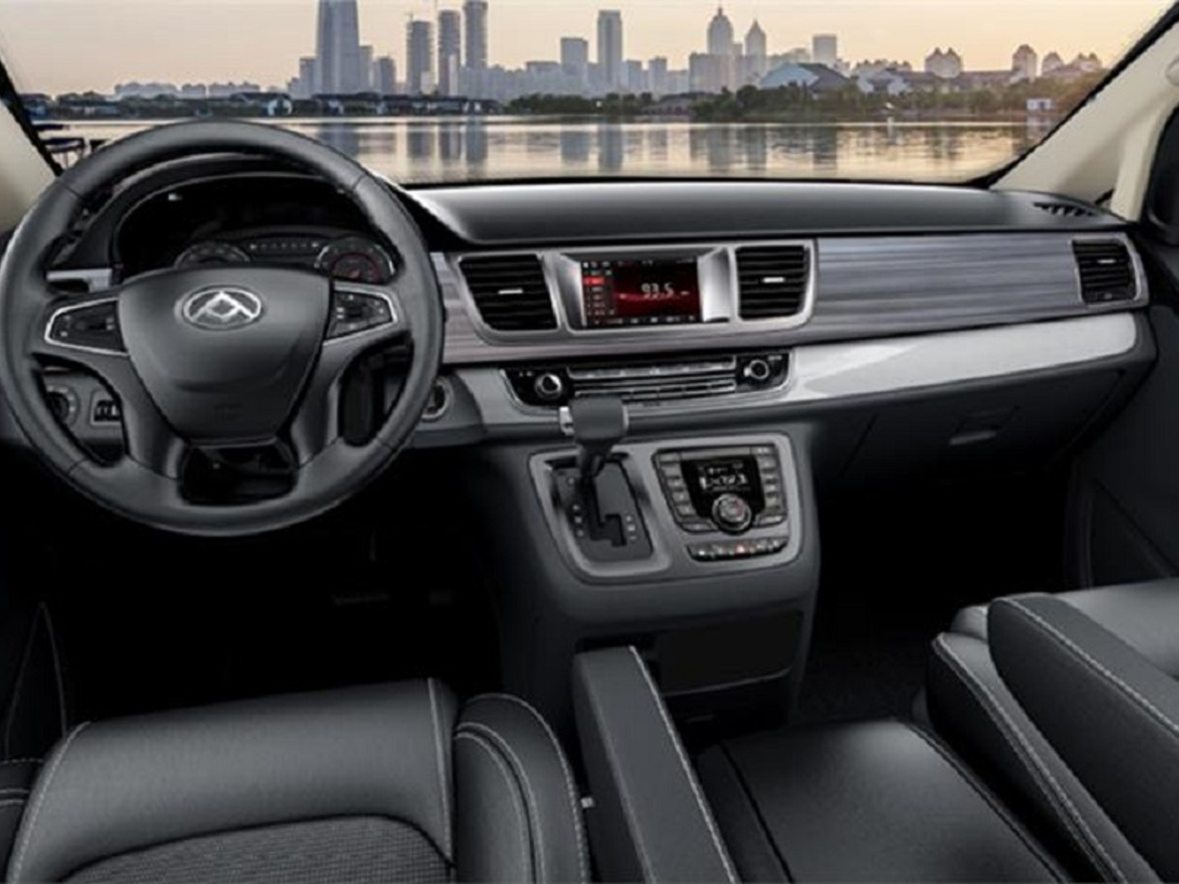 undefinedMAXUS G 10 interior view