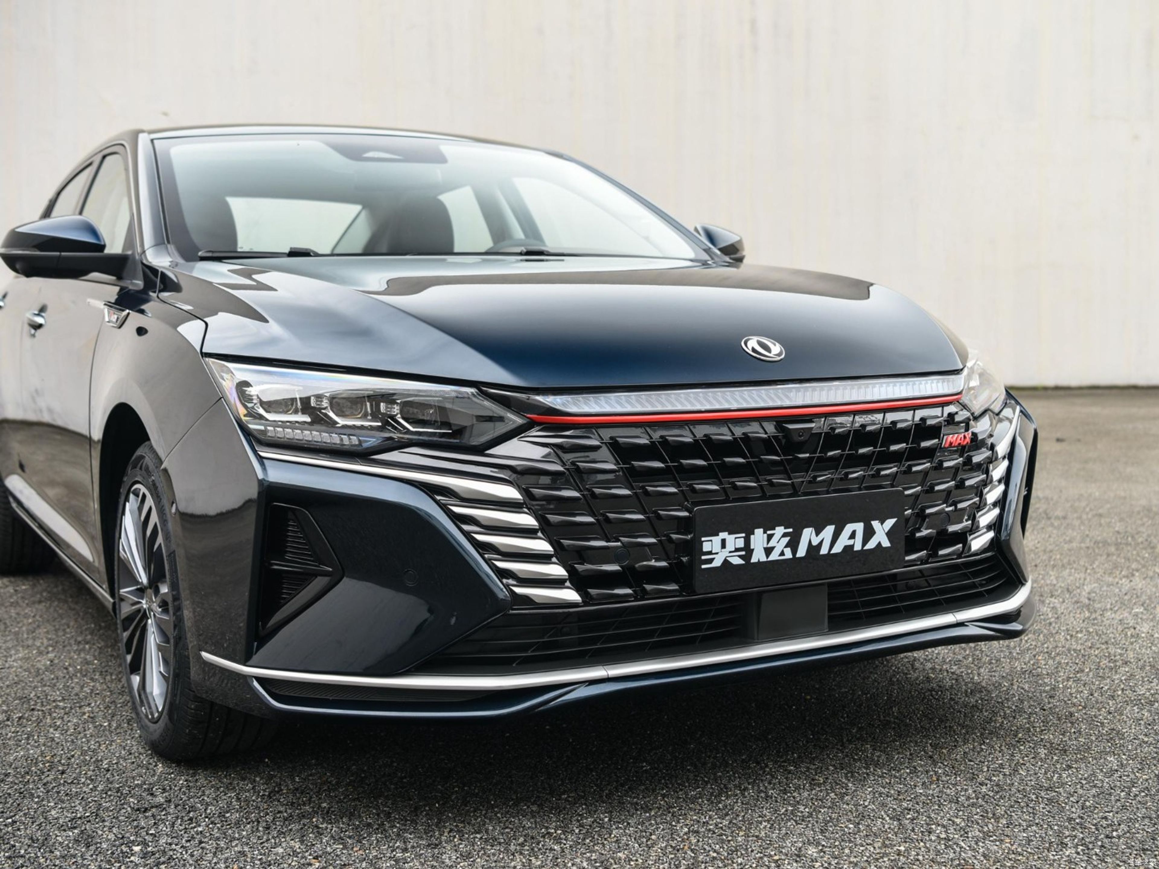 undefinedDONGFENG YIXUAN C65 angular front exterior view