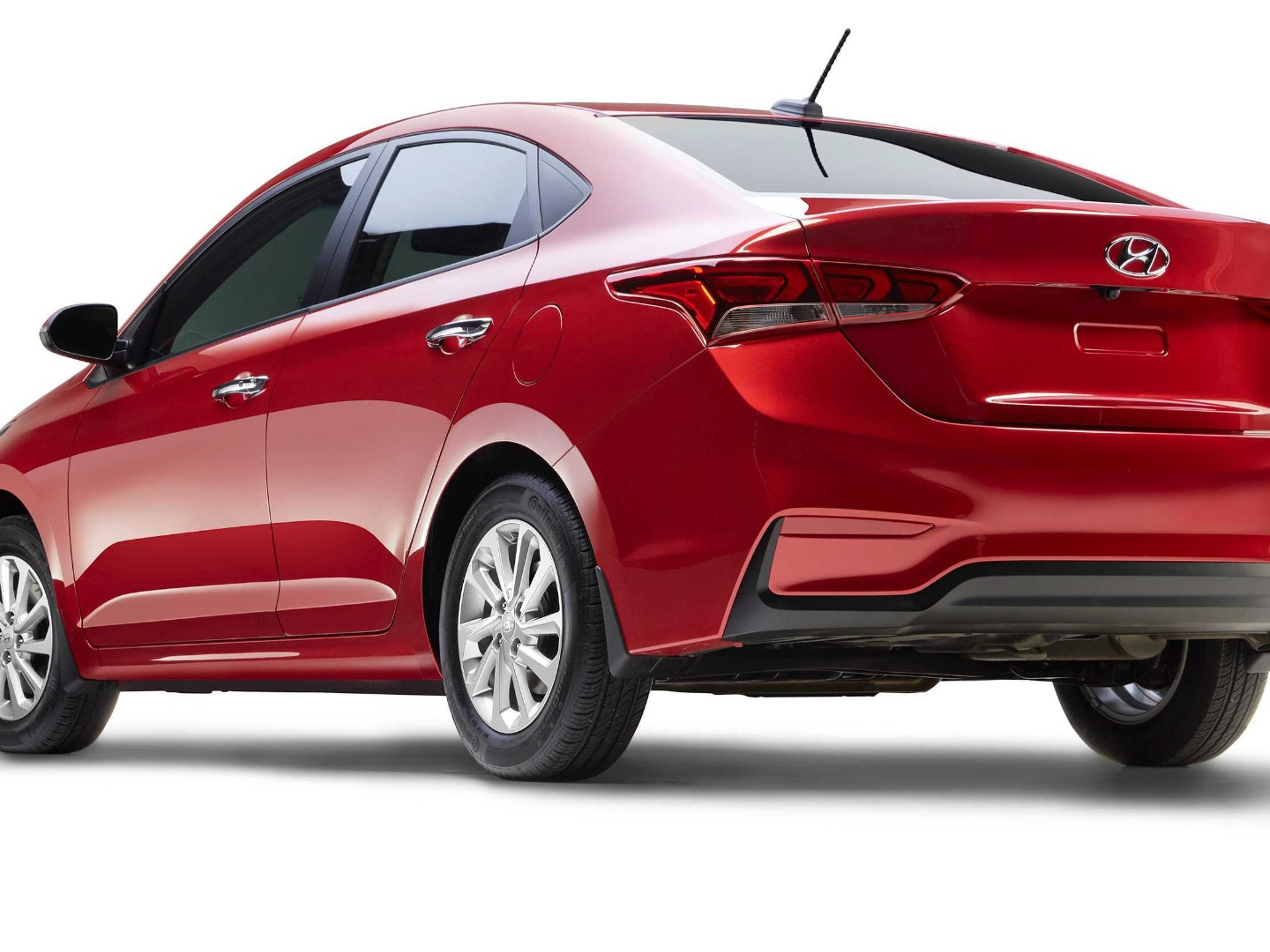 undefined - HYUNDAI ACCENT angular rear exterior view