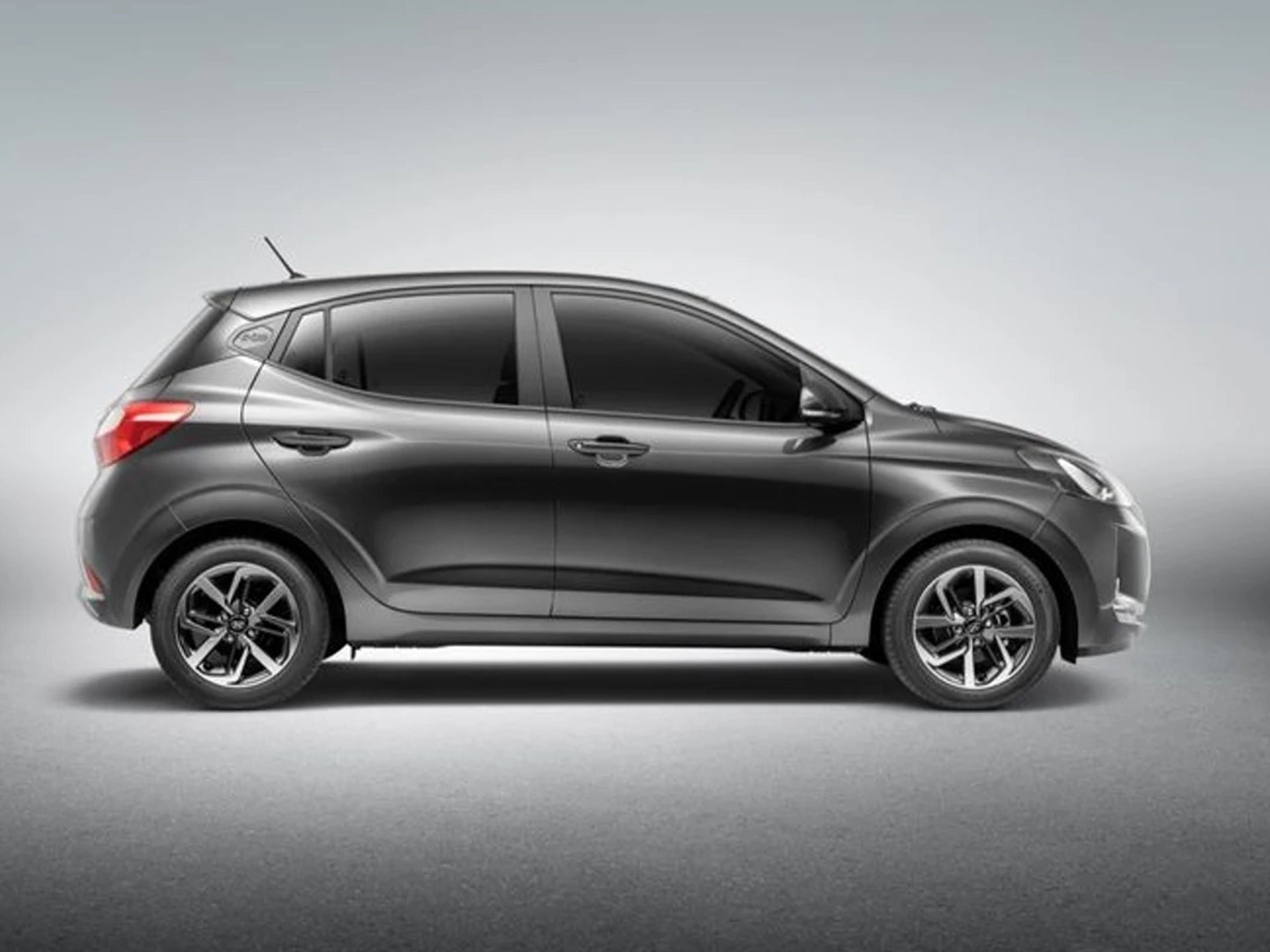 undefinedHYUNDAI GRAND I 10 side exterior view