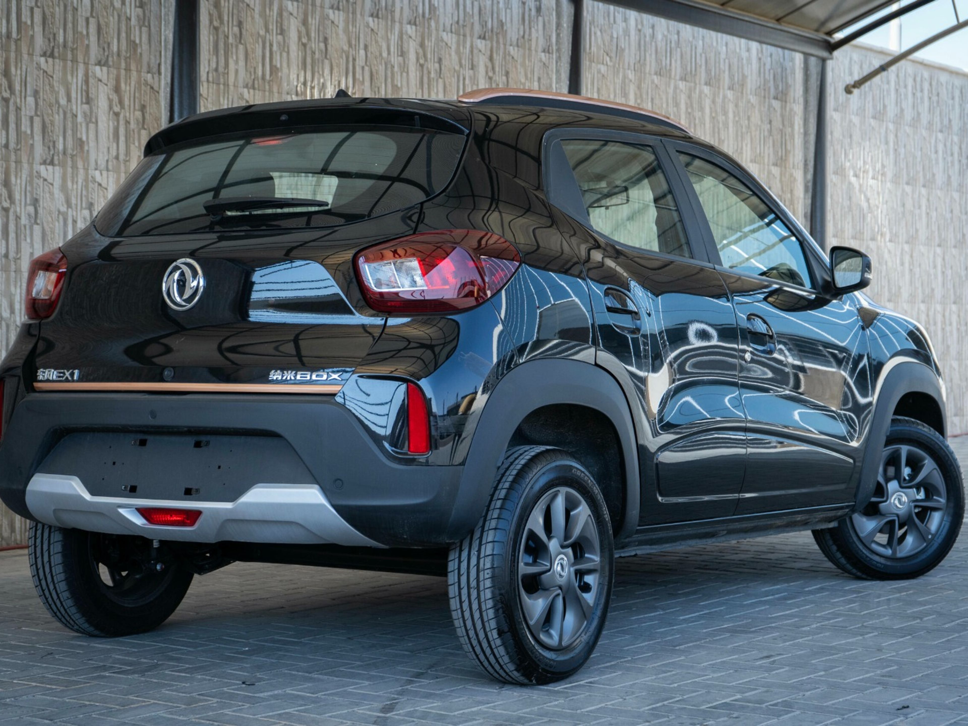 undefinedDONGFENG EX 1 angular rear exterior view