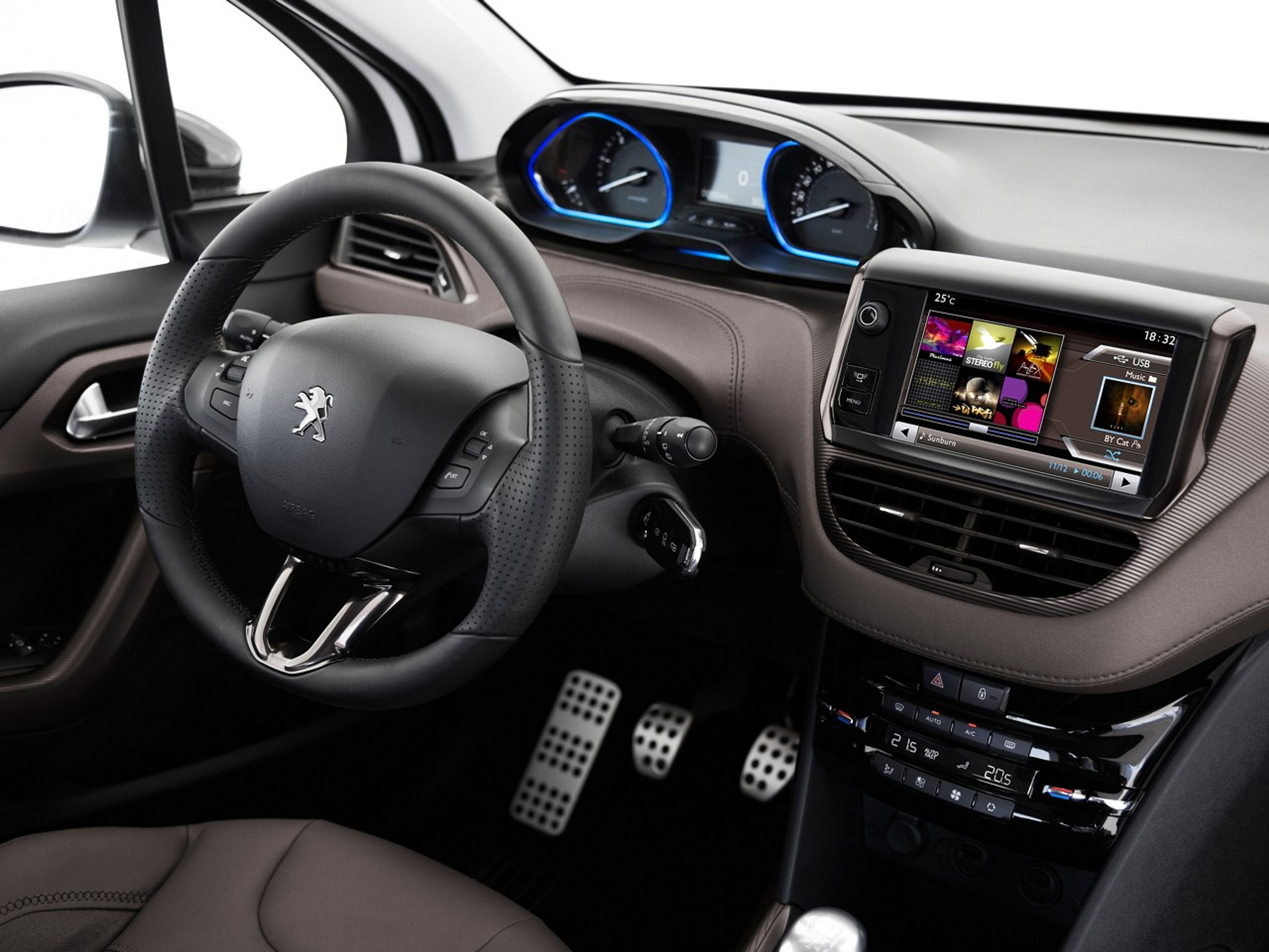 undefined - PEUGEOT 2008 CROSSOVER interior view