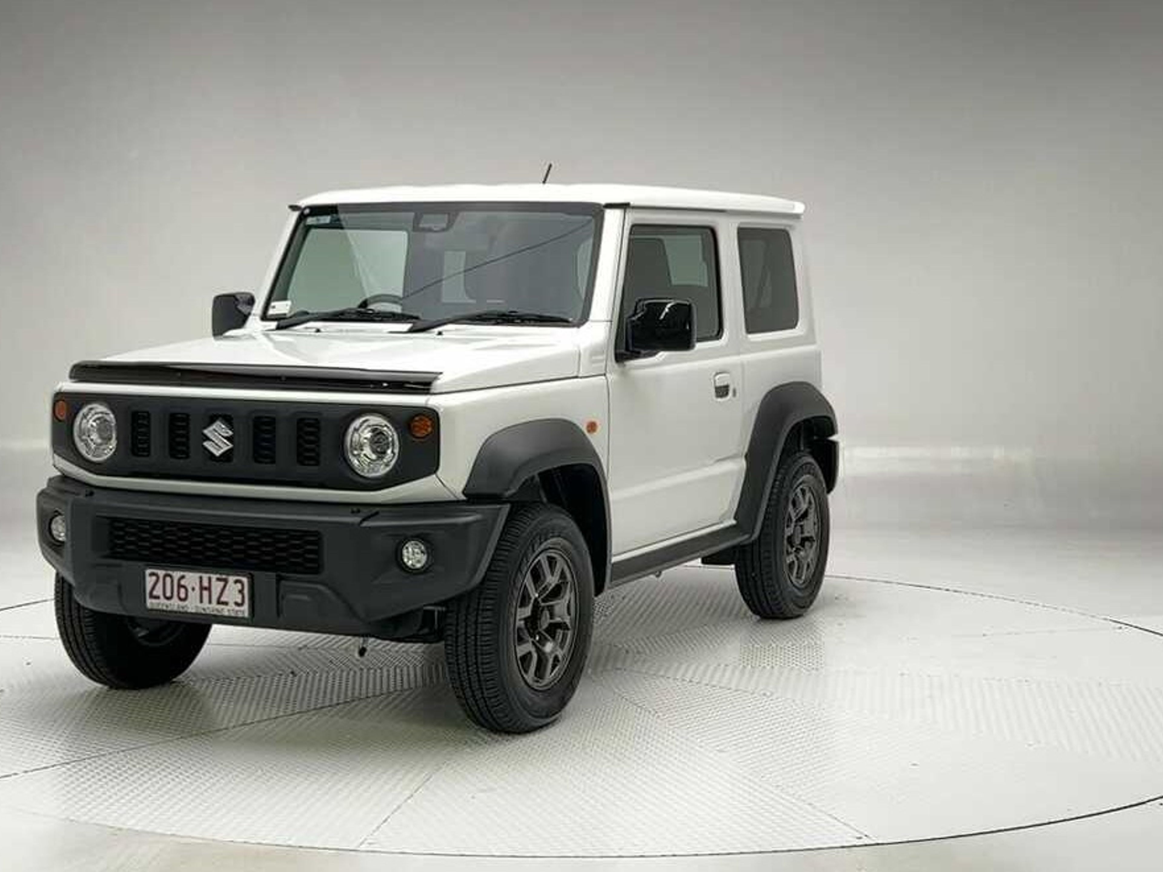undefinedSUZUKI Jimny angular front exterior view