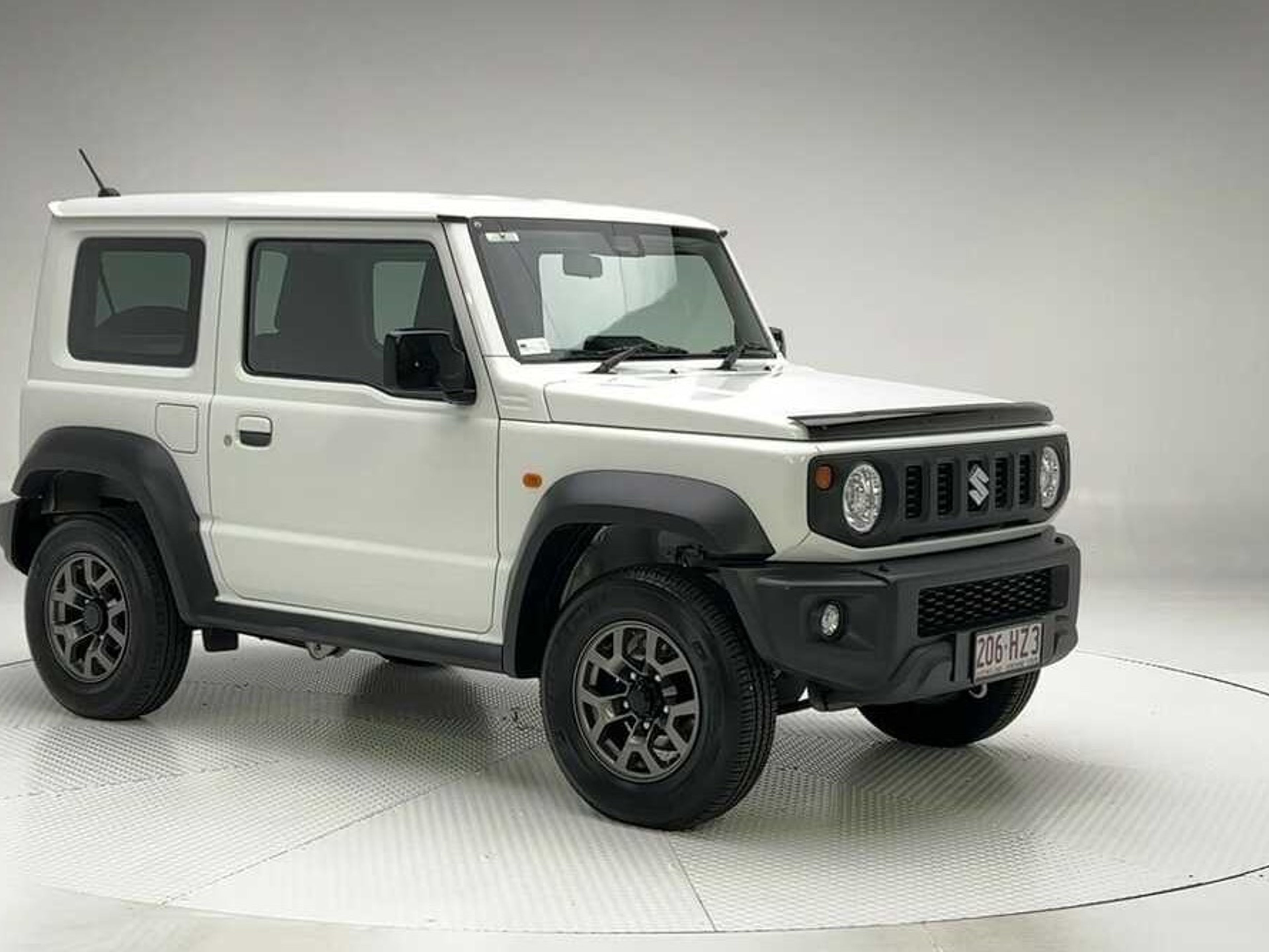undefinedSUZUKI Jimny angular front exterior view