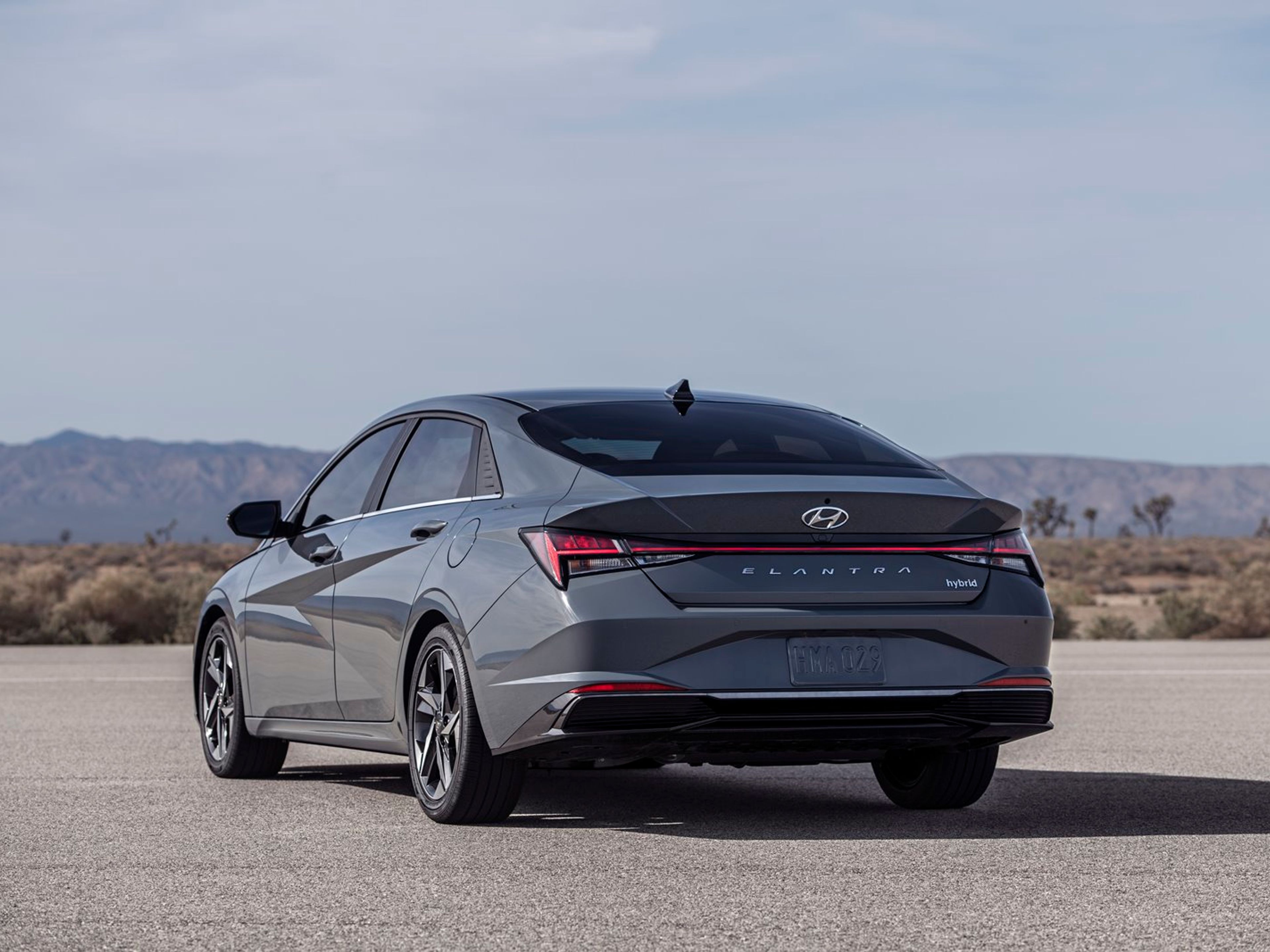 undefinedHYUNDAI ELANTRA angular rear exterior view