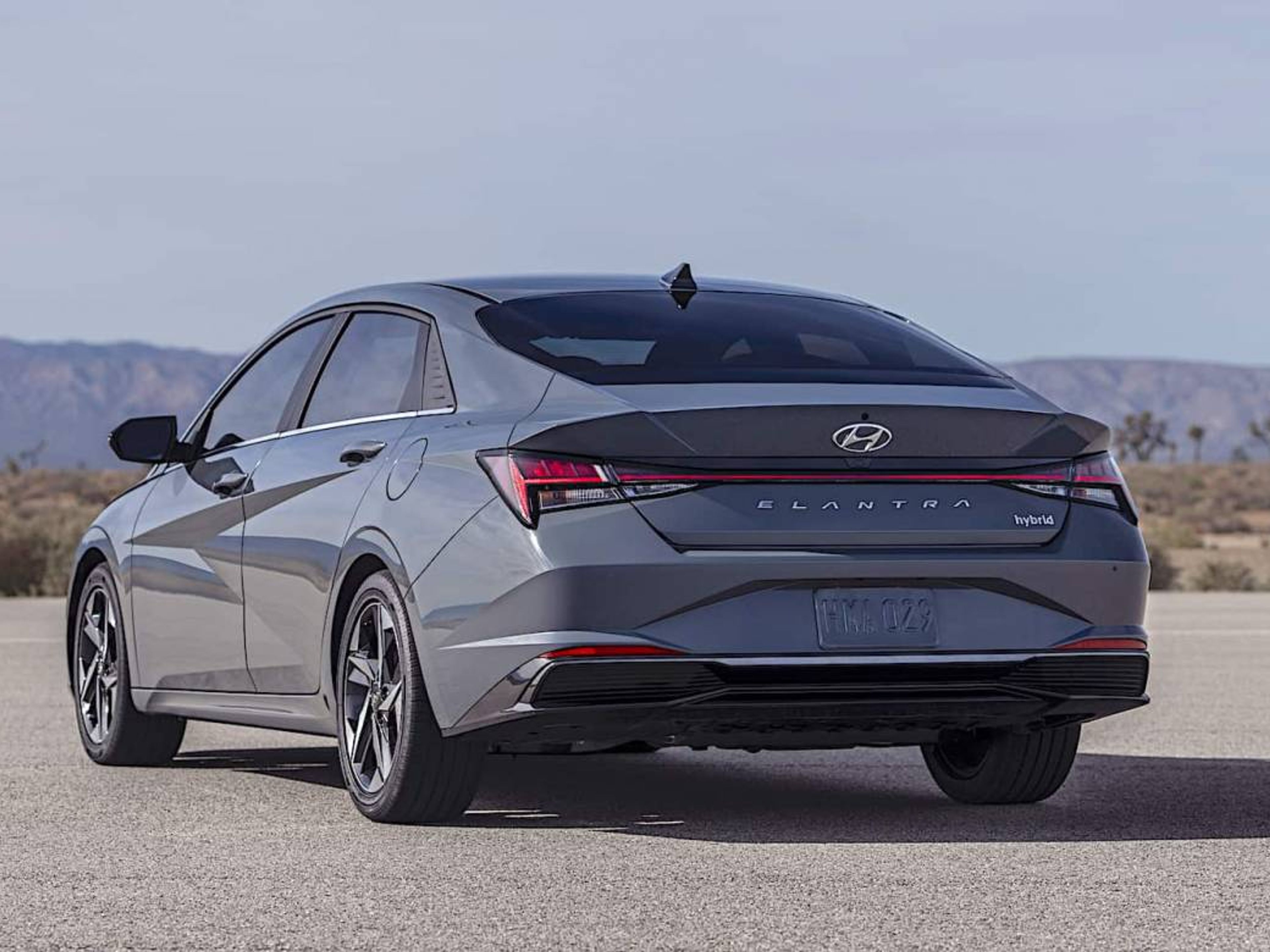 undefinedHYUNDAI ELANTRA angular rear exterior view