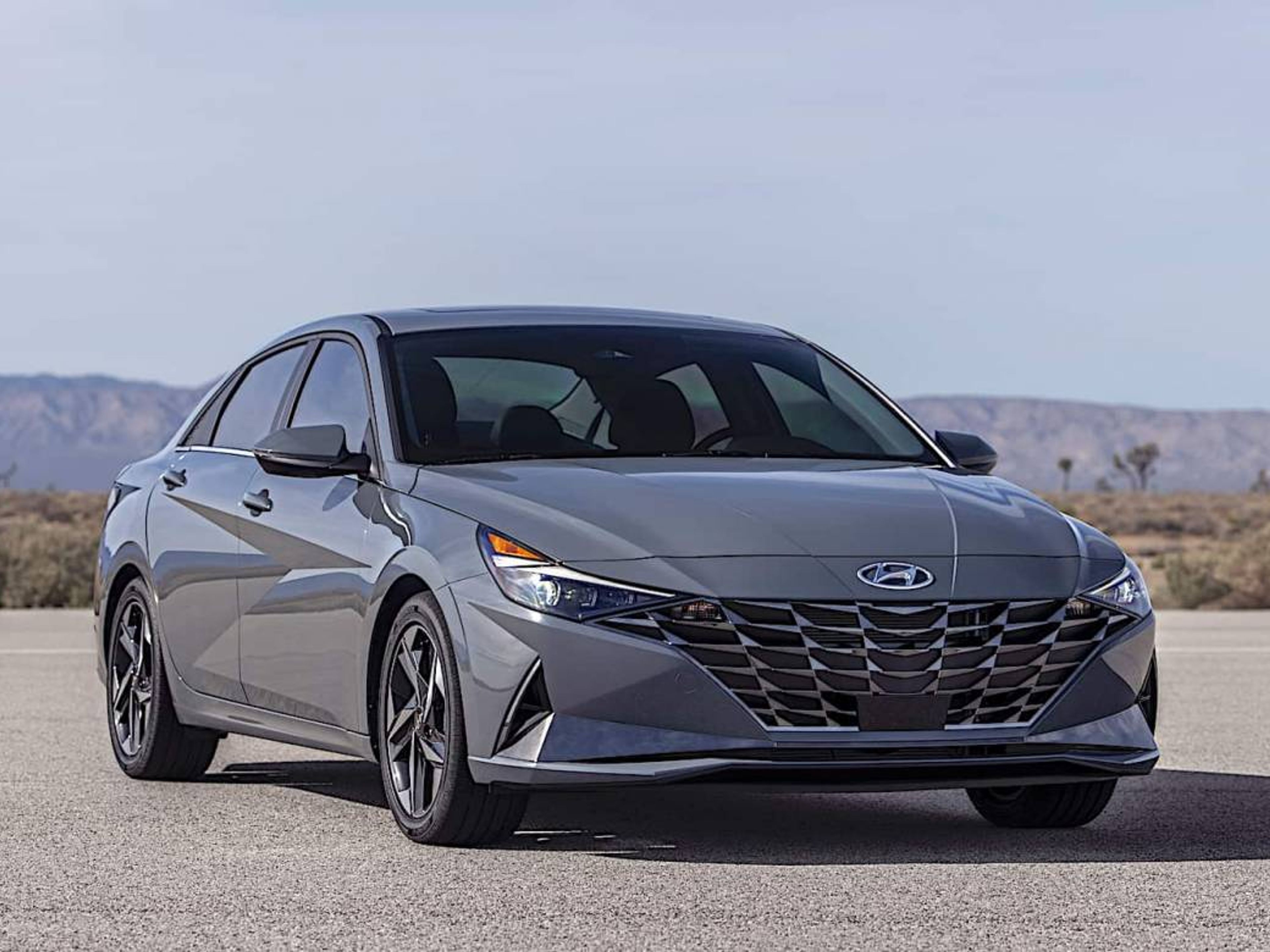 HYUNDAI ELANTRA (R - 001)