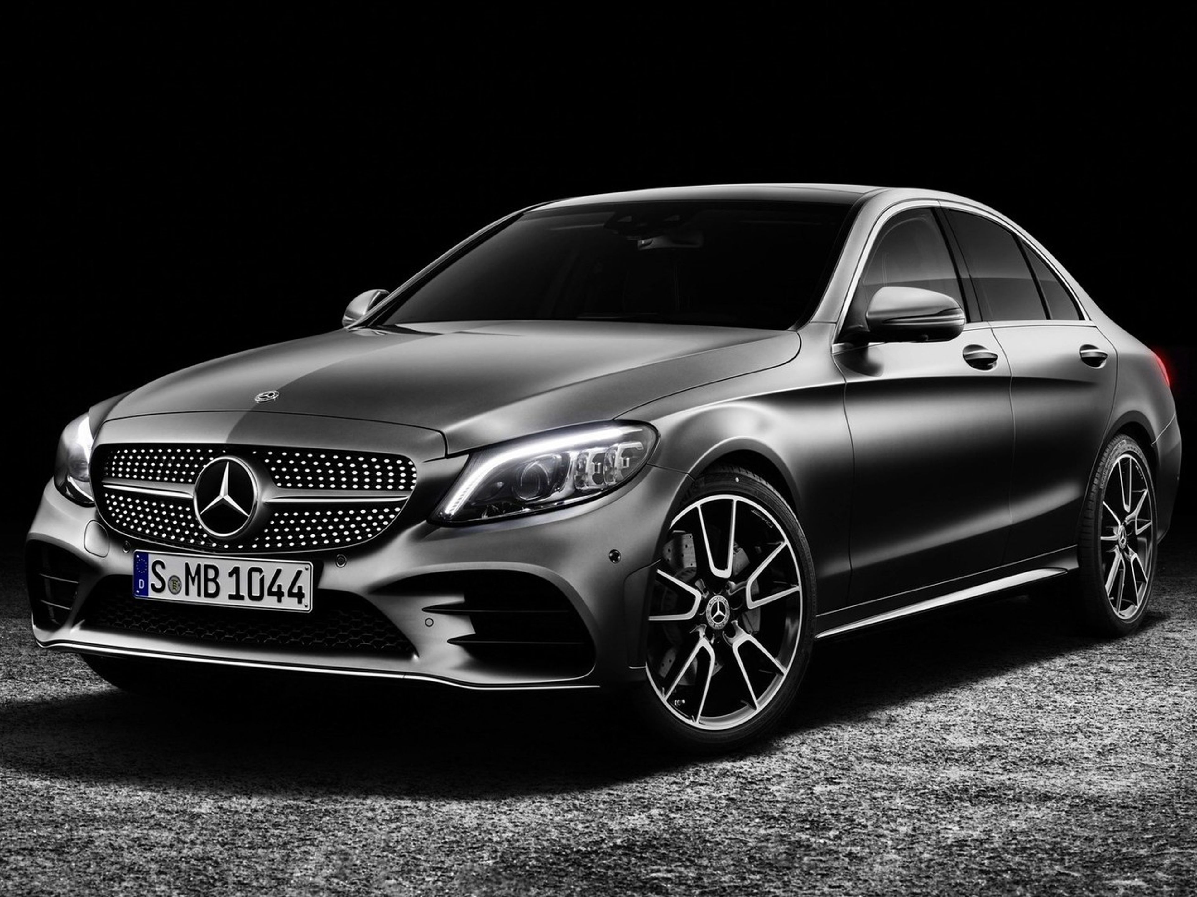 undefinedMERCEDES-BENZ C 200 angular front exterior view