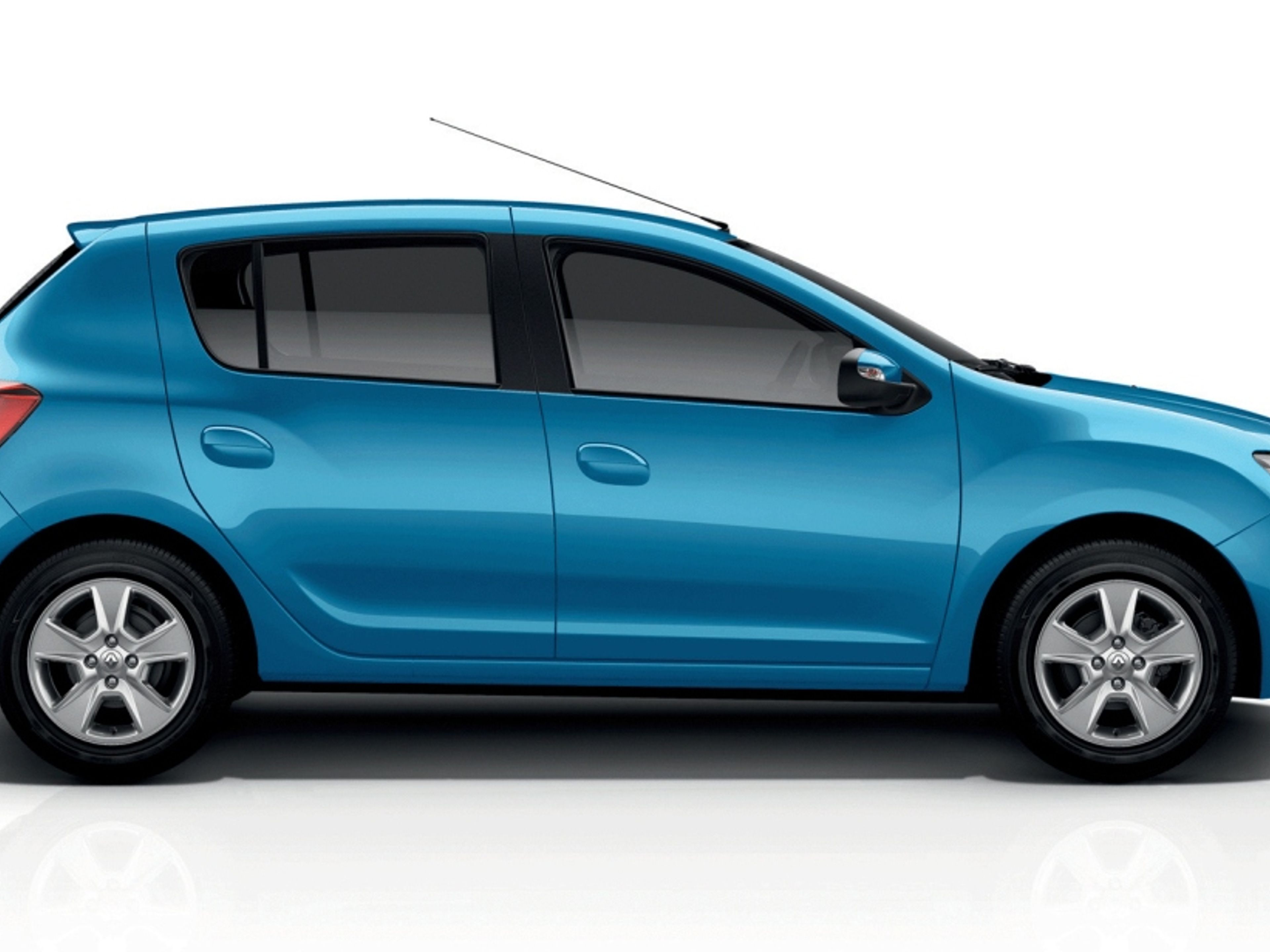 undefinedRENAULT SANDERO side exterior view
